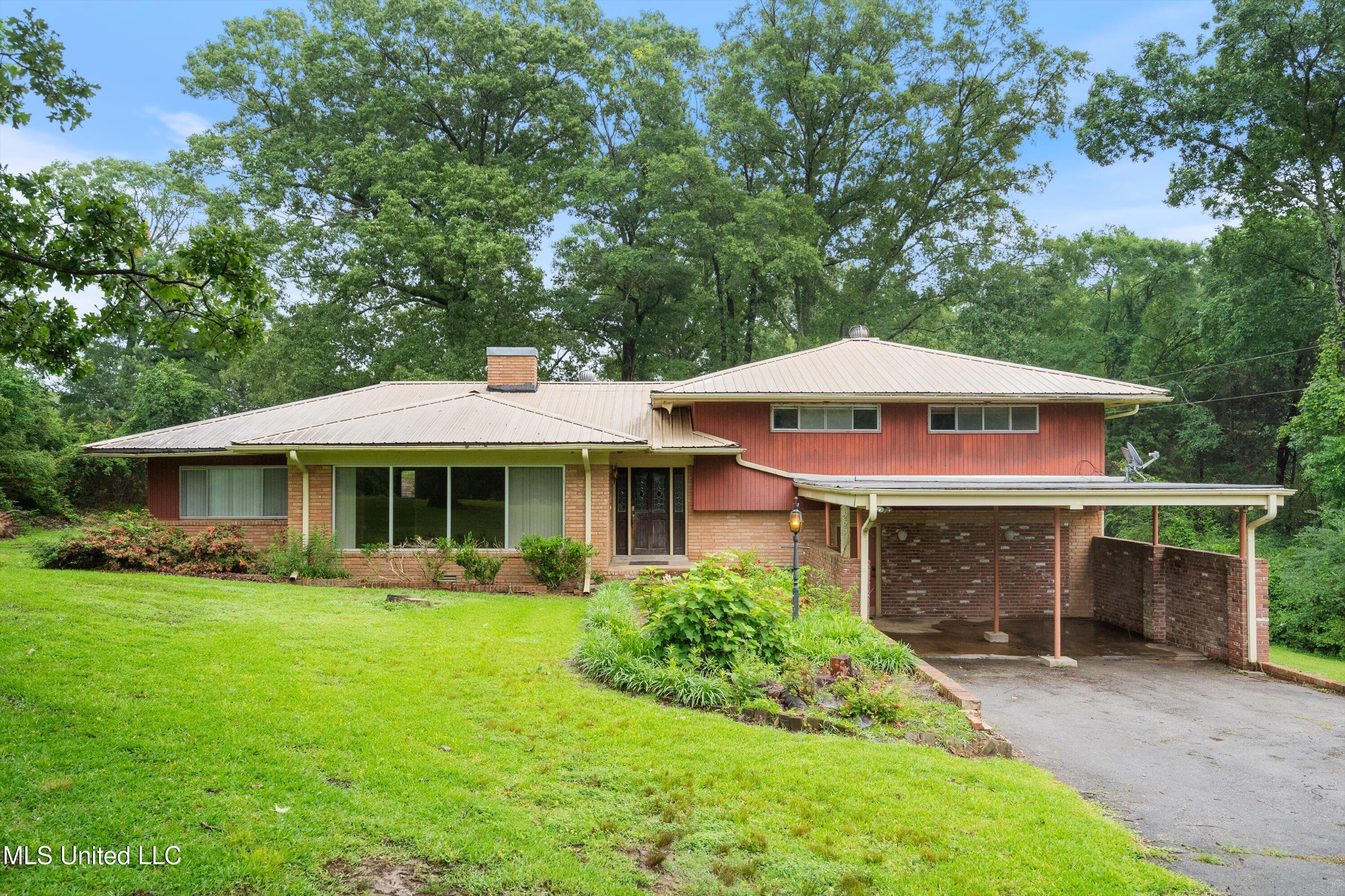 955 Carlton Road Property Photo 1