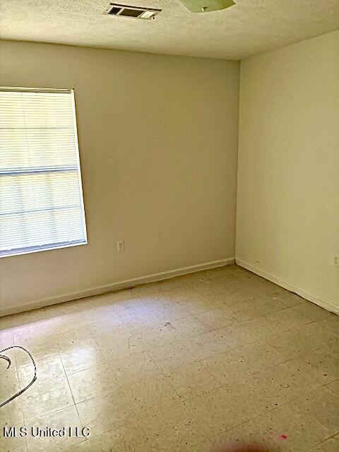 412 E Hays Street Property Photo 8