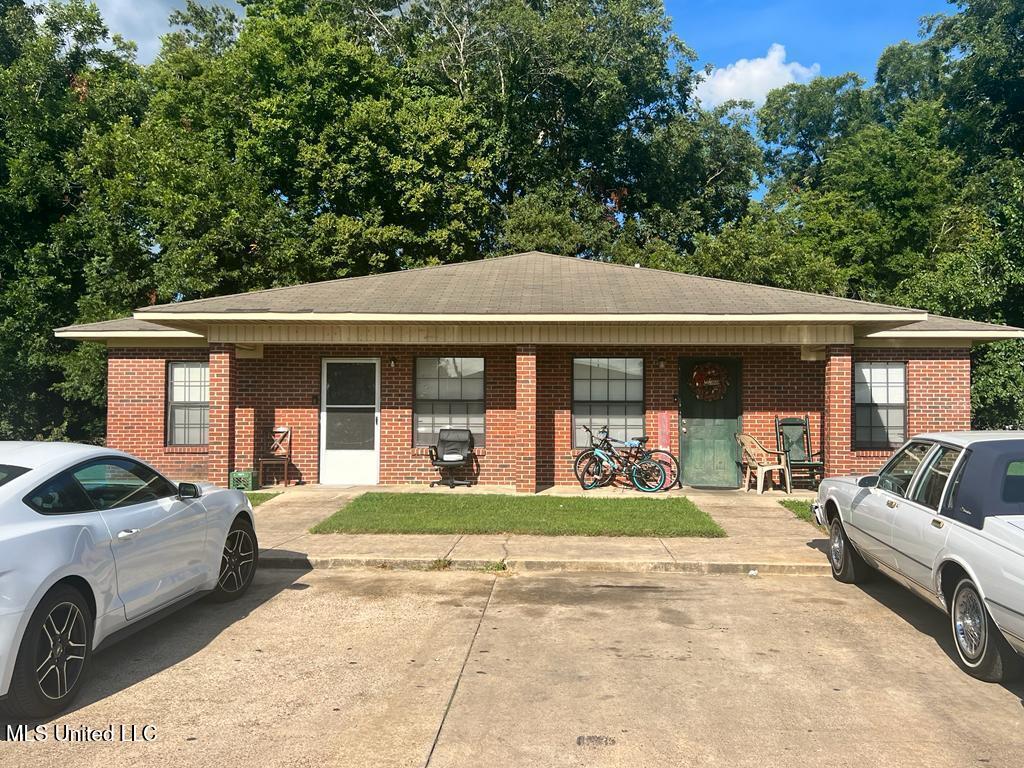 412 E Hays Street Property Photo 10