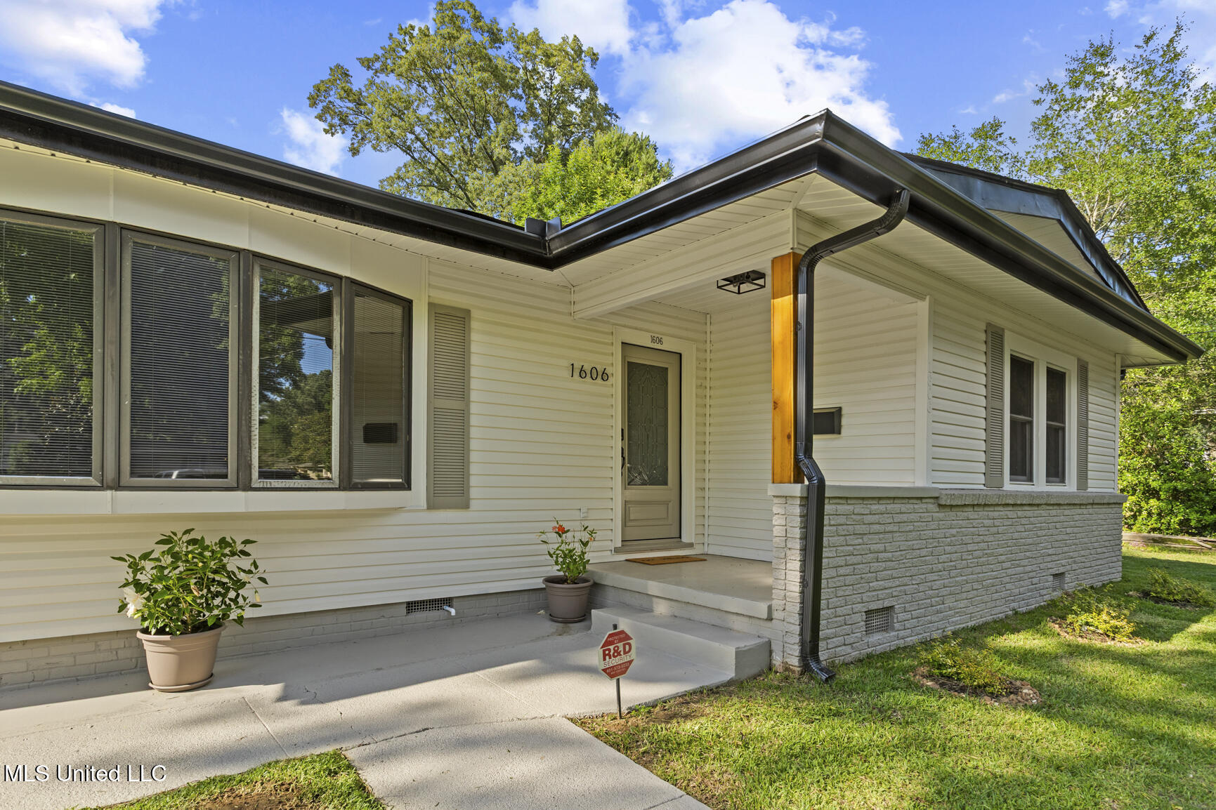 1606 Lockwood Avenue Property Photo 2