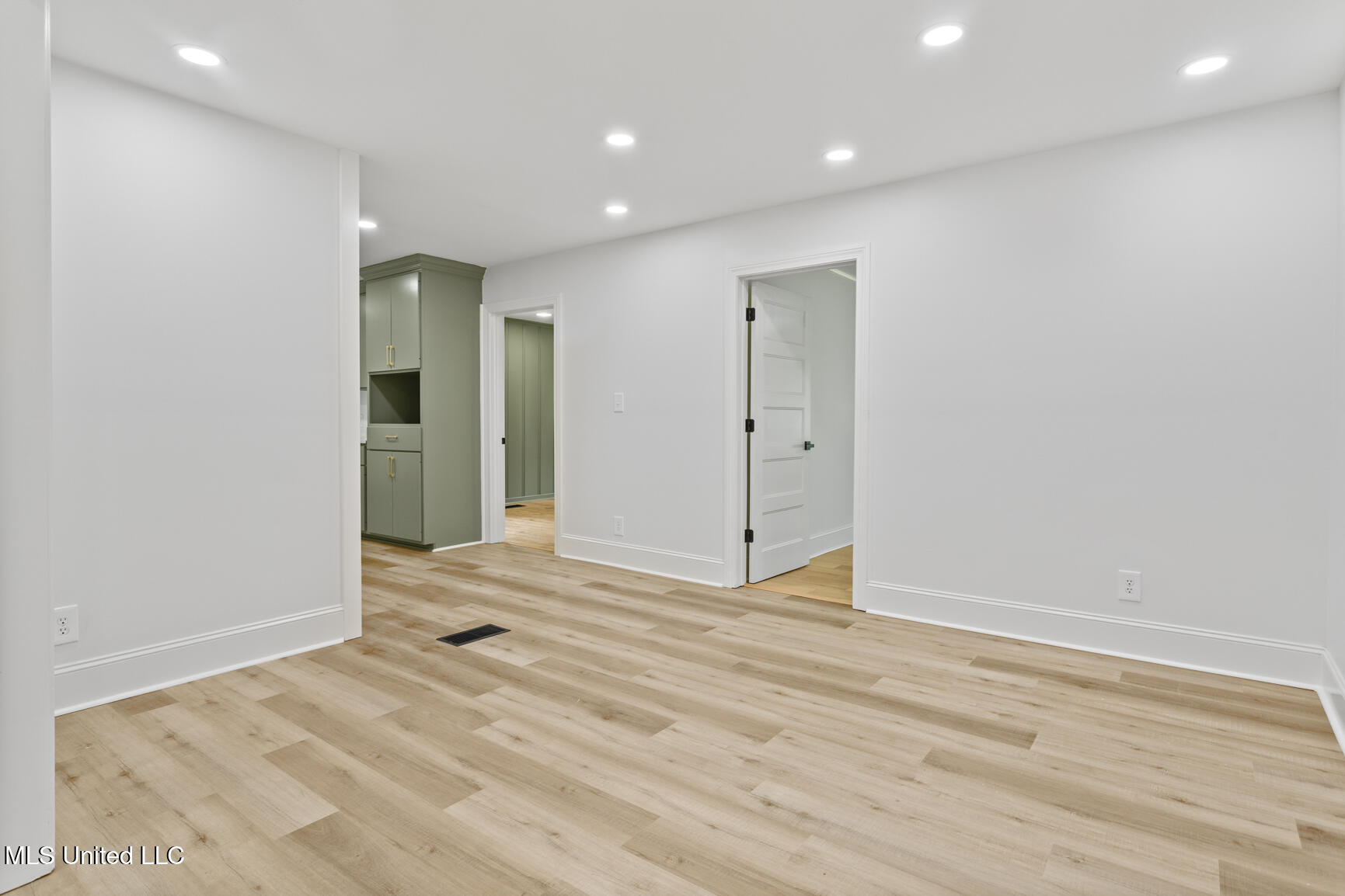1606 Lockwood Avenue Property Photo 6