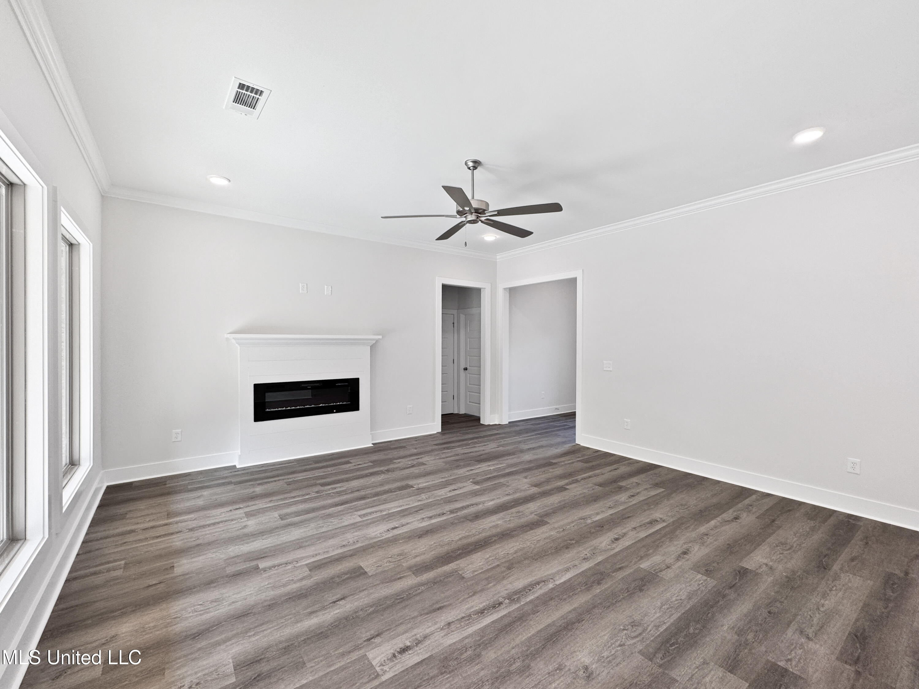 757 Magnolia Point Circle Property Photo 3