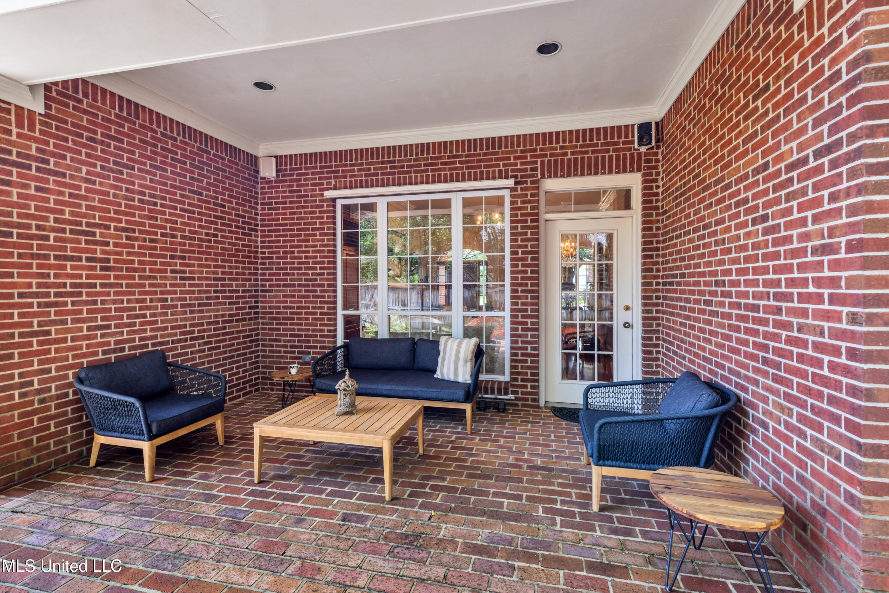 127 Surgeres Place Property Photo 34