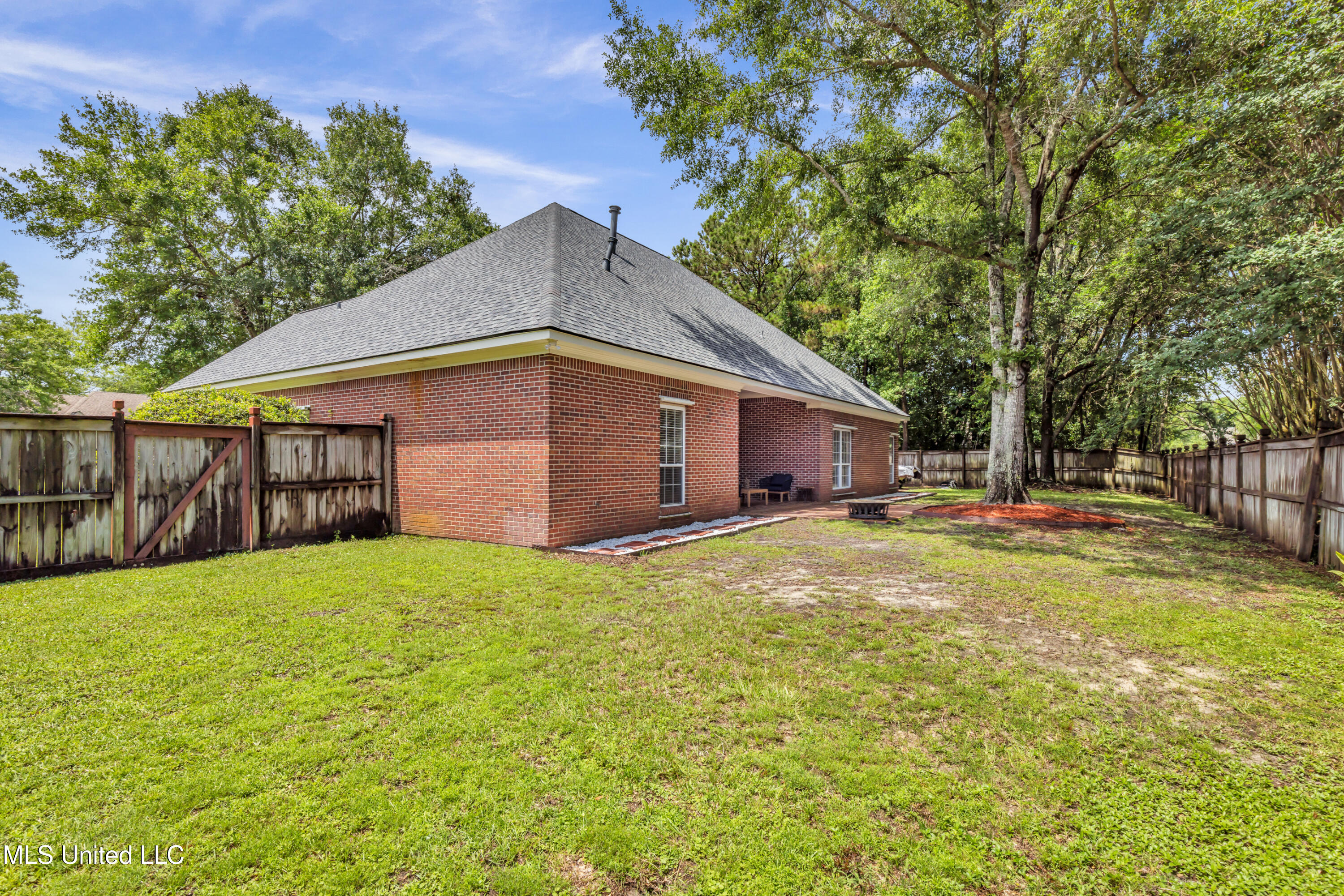 127 Surgeres Place Property Photo 36