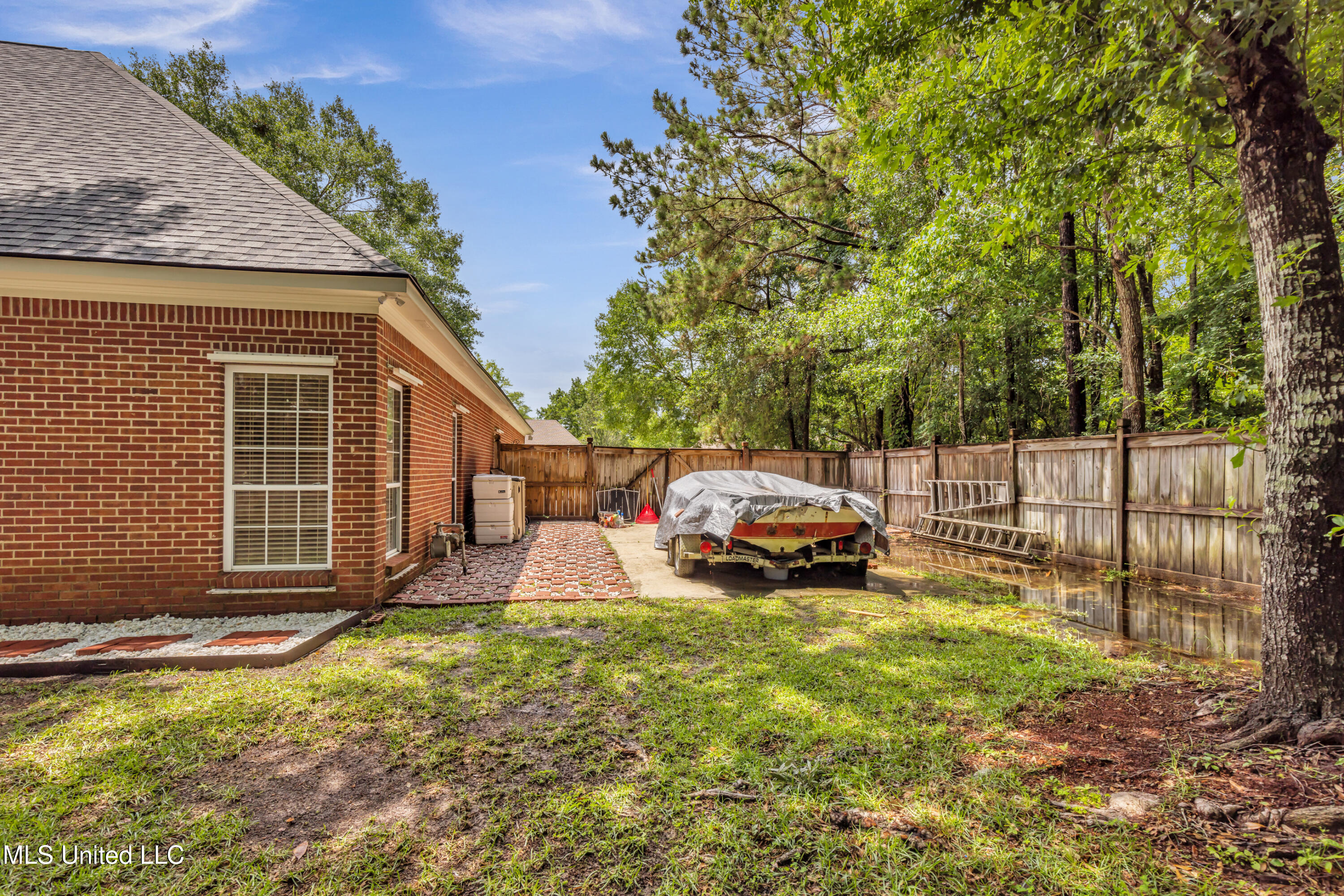 127 Surgeres Place Property Photo 37