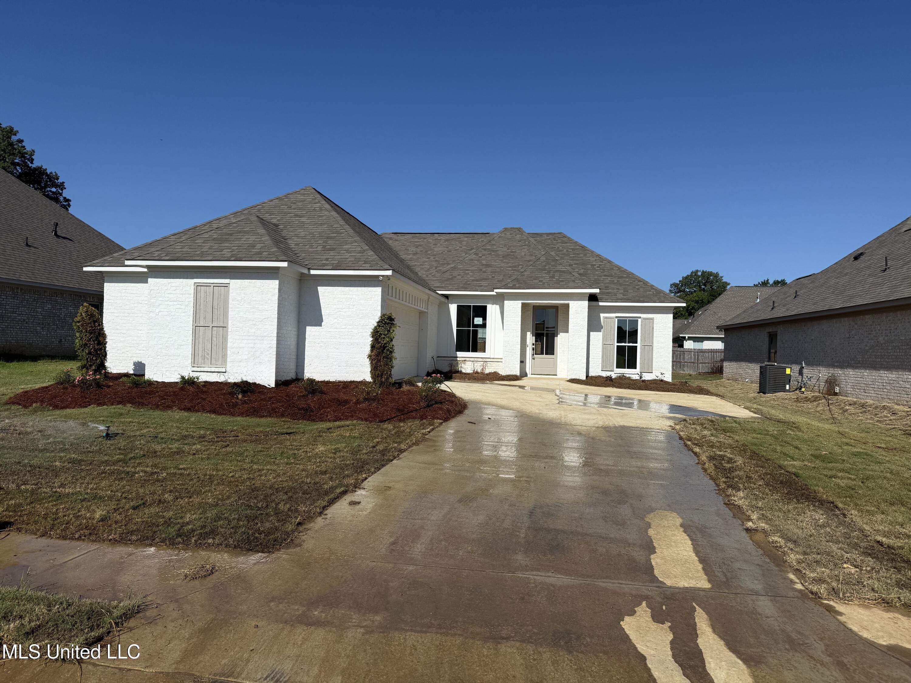 333 Willow Way Property Photo 1