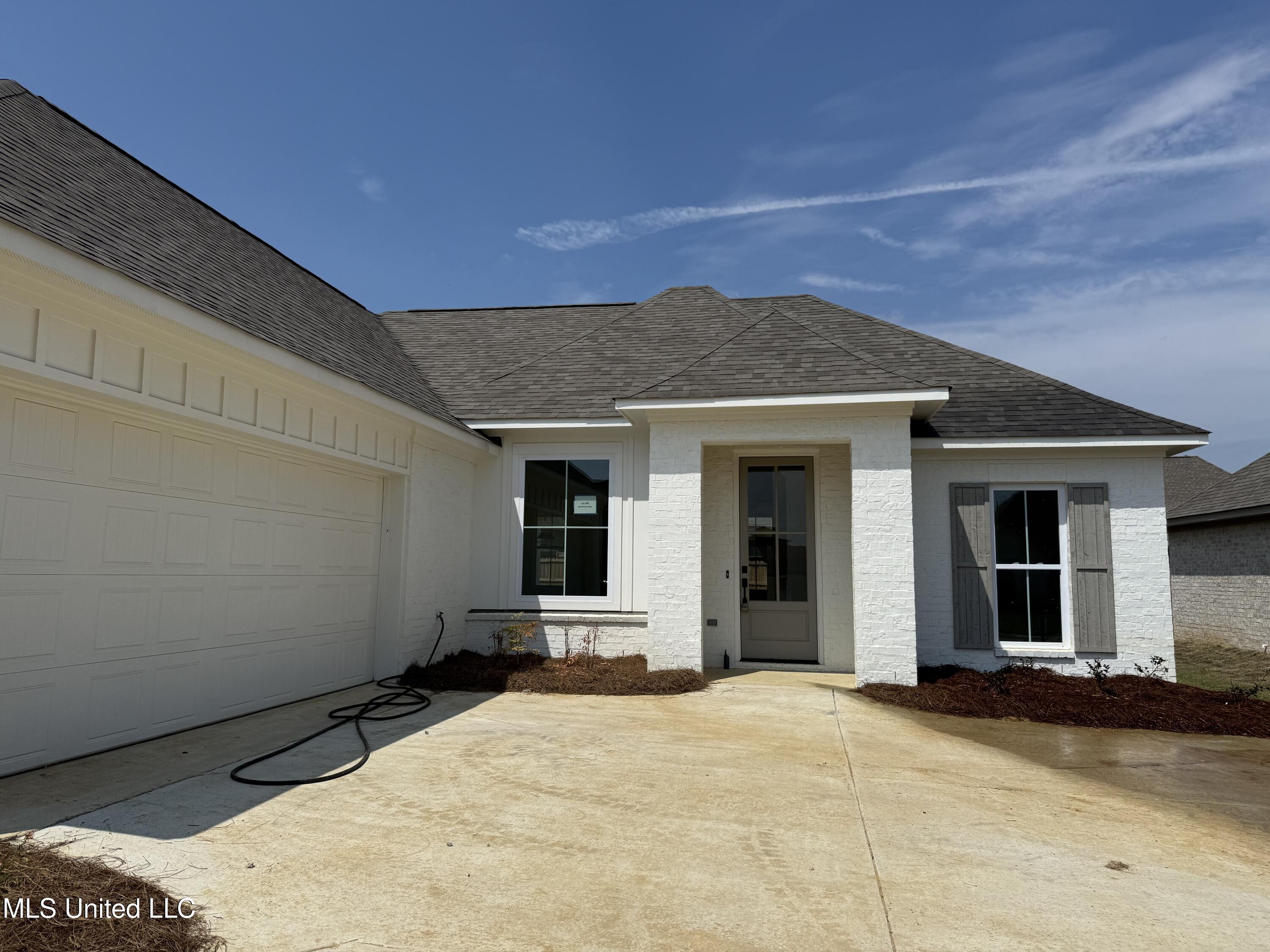 333 Willow Way Property Photo 1