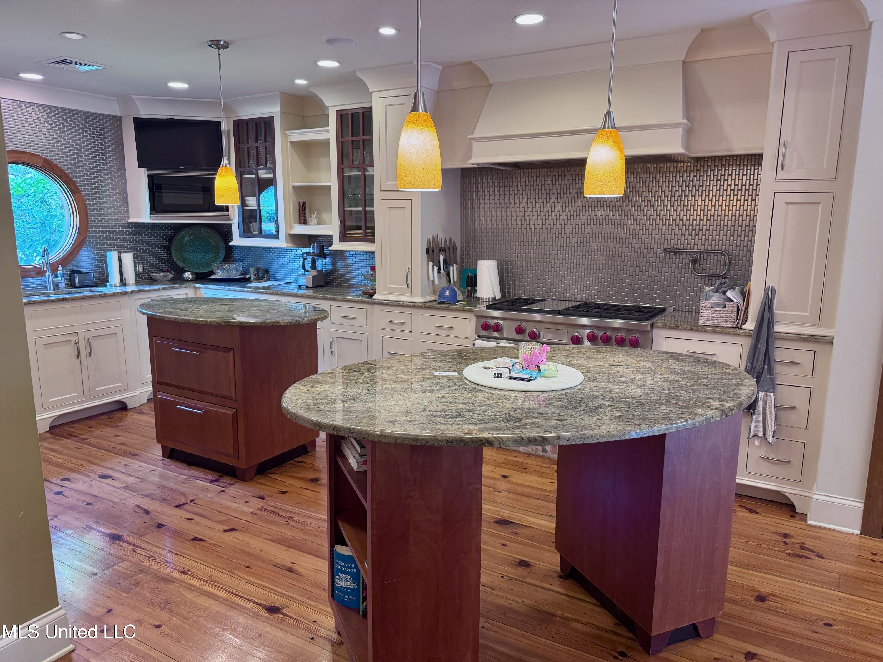 236 Sawbridge Drive Property Photo 8