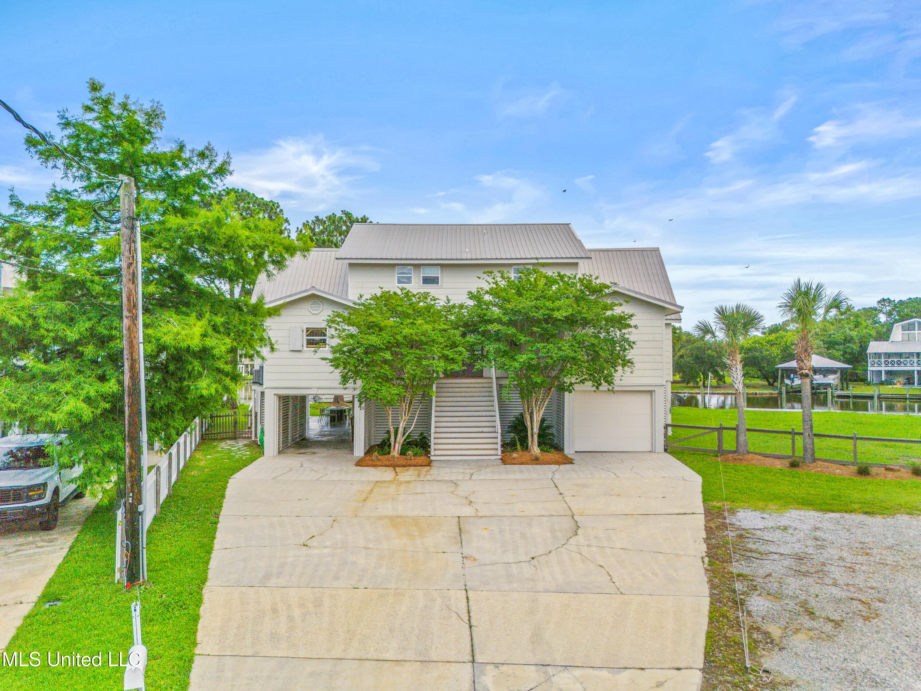 18 Golf View Drive Property Photo 2