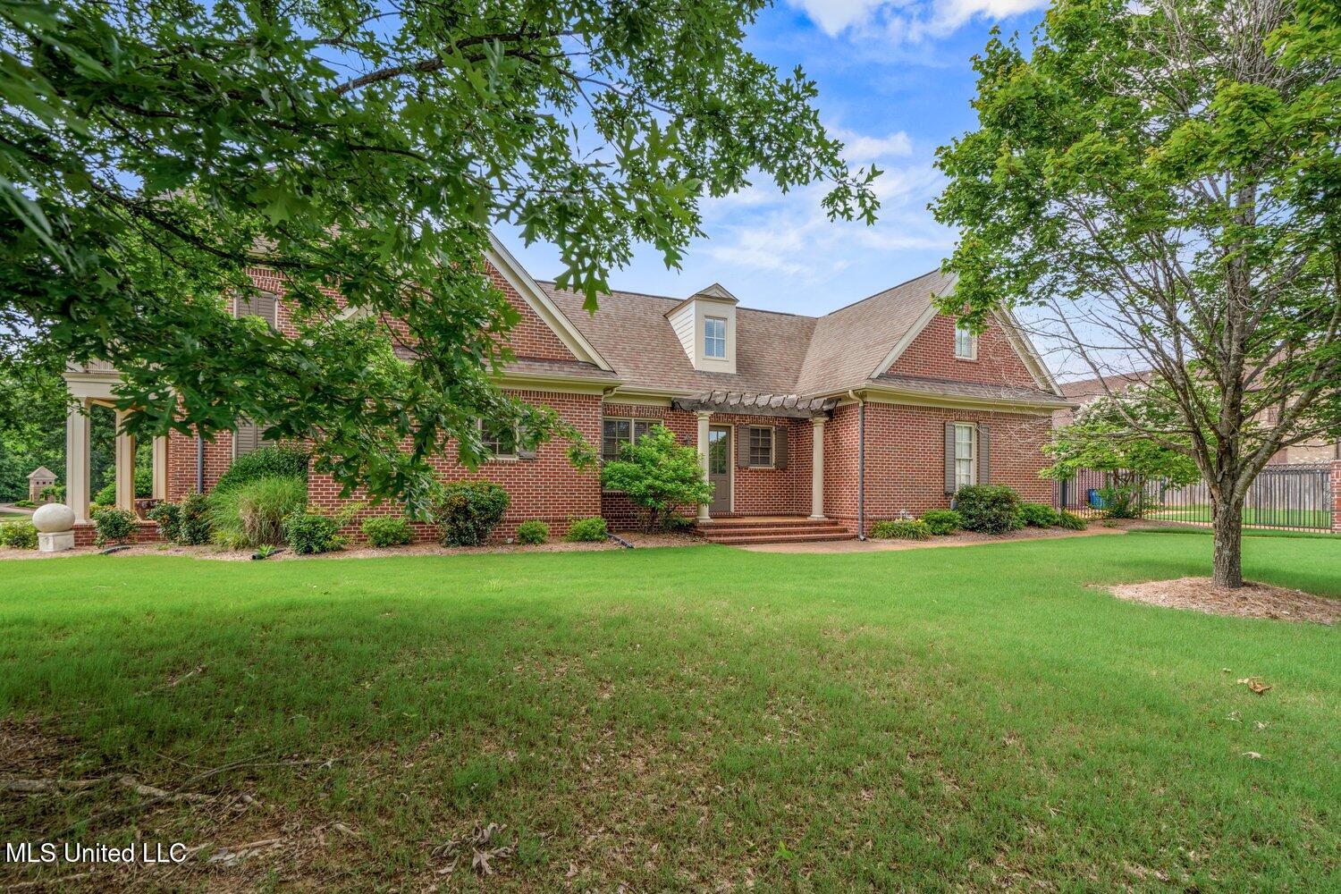 4050 Robinson Crossing Property Photo 3