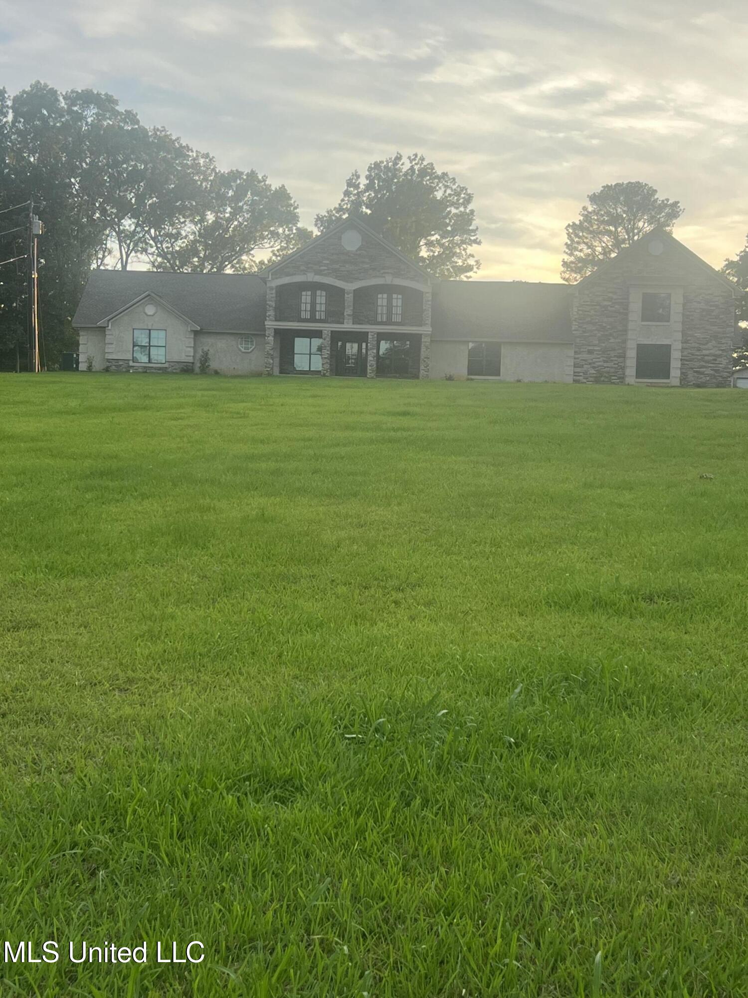 589 N Old Canton Road Property Photo 1