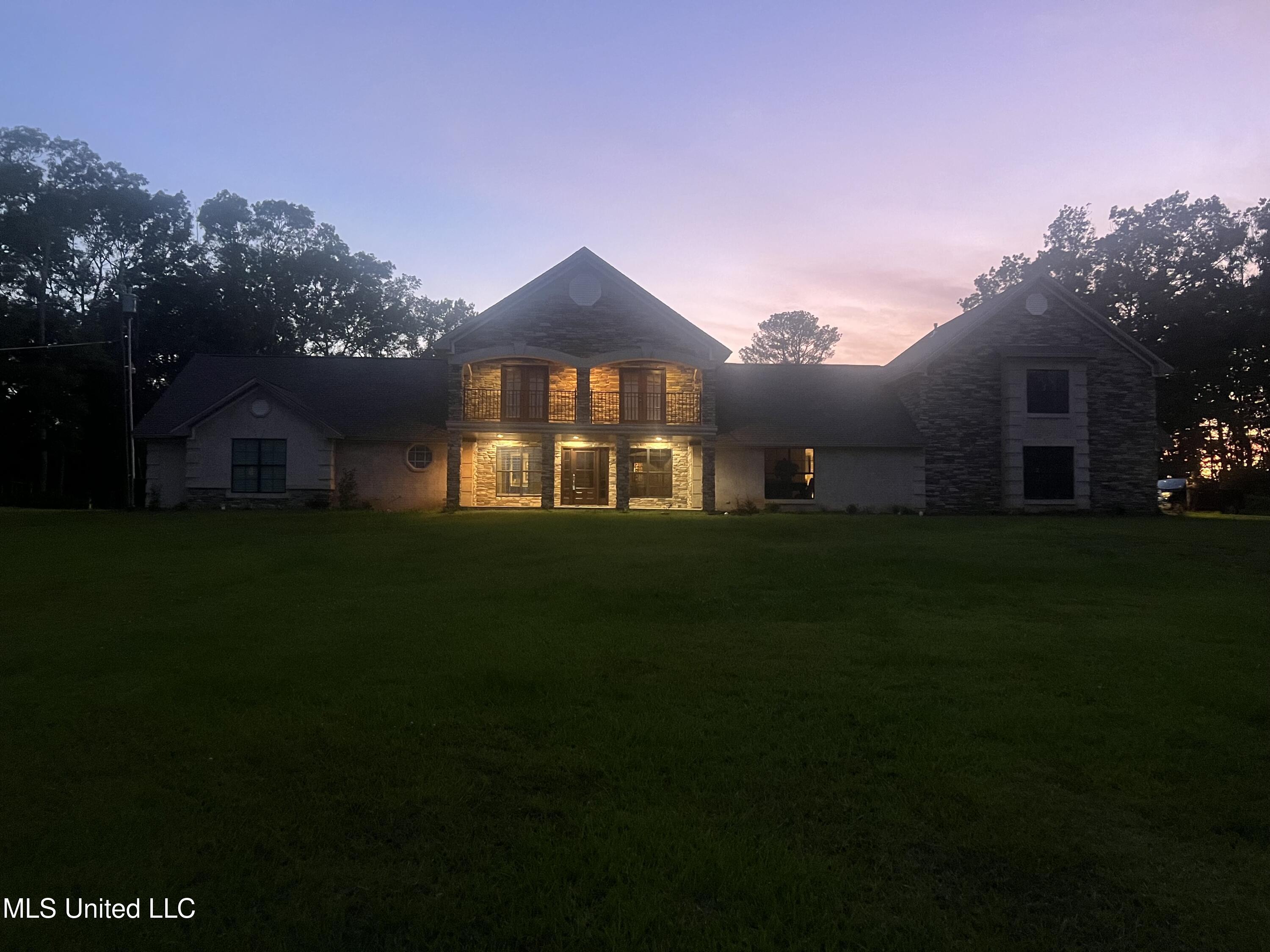 589 N Old Canton Road Property Photo 3