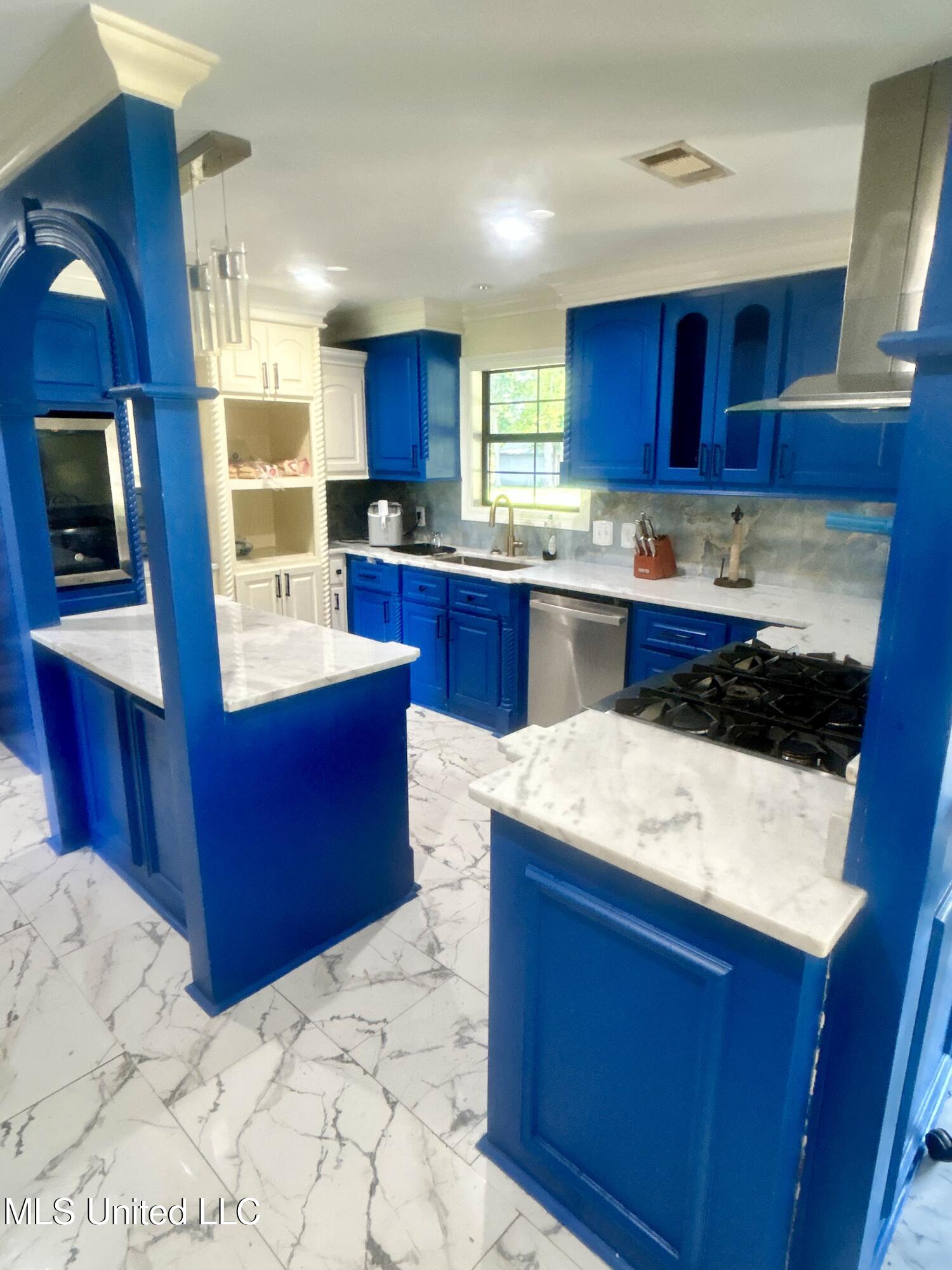 589 N Old Canton Road Property Photo 14