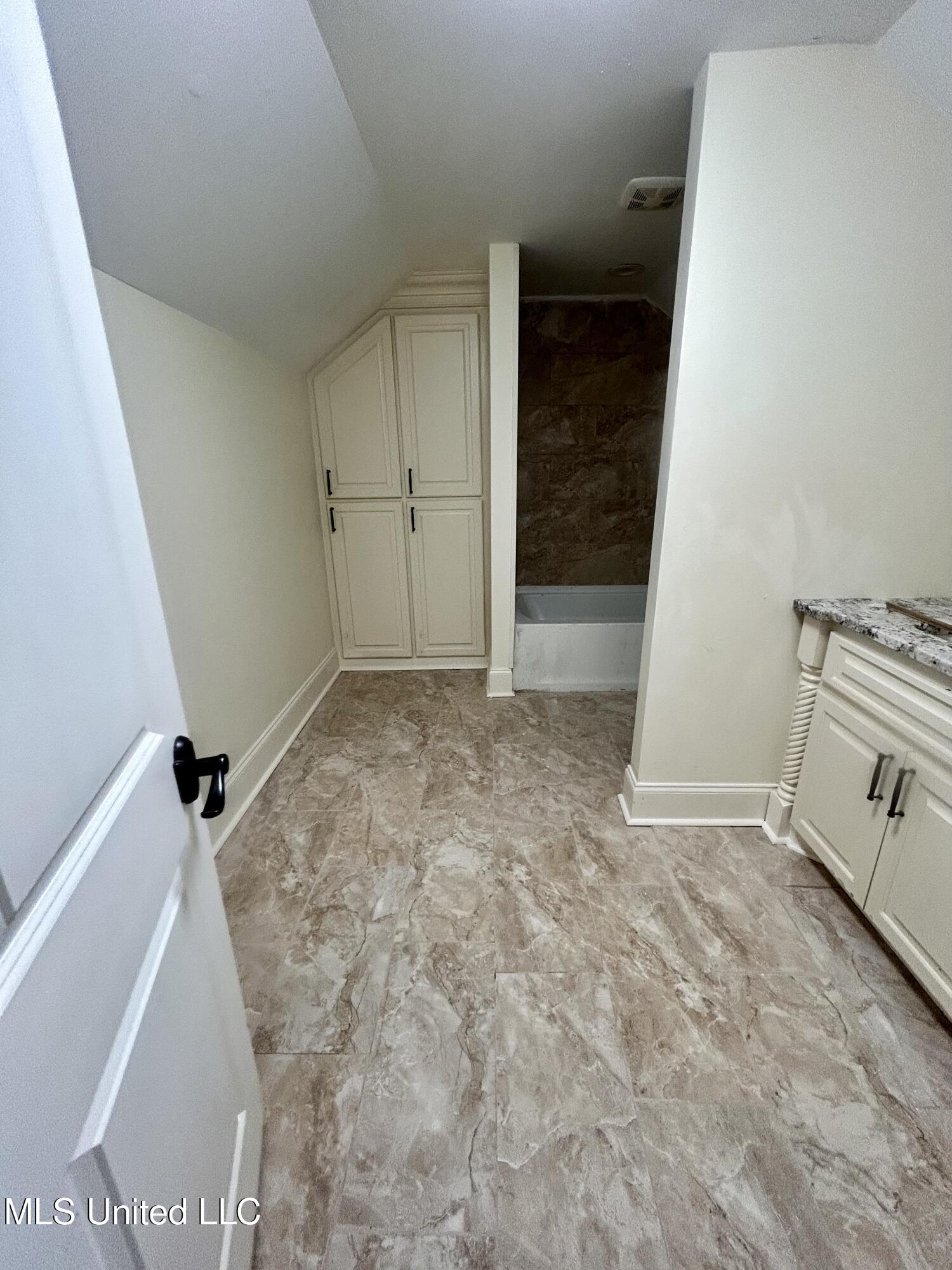 589 N Old Canton Road Property Photo 19