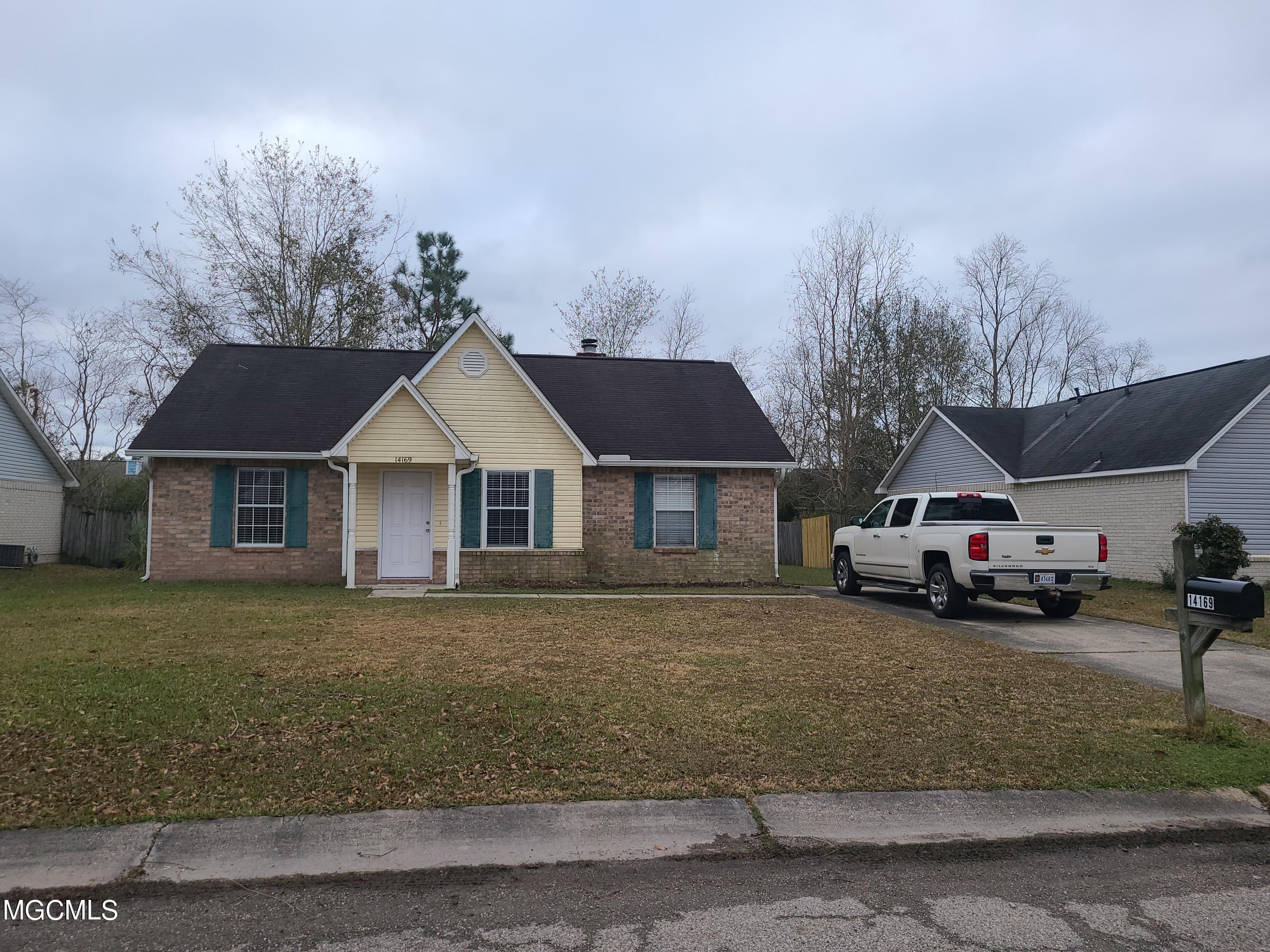 14169 Spruce Court Property Photo 1