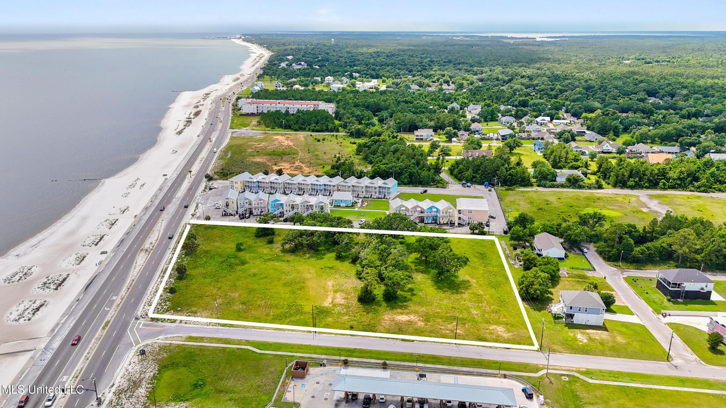 1525 E Beach Boulevard Property Photo 3