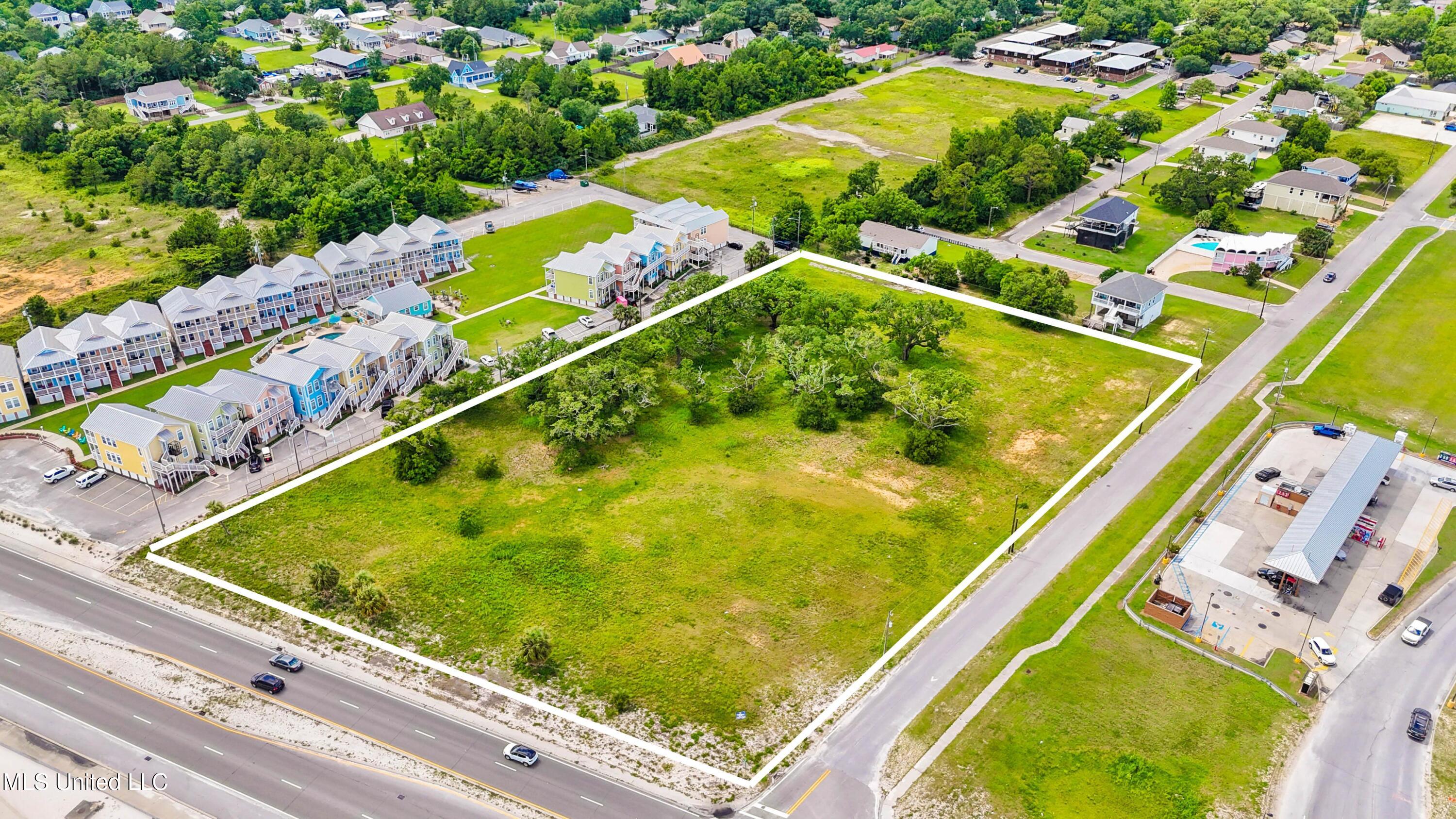 1525 E Beach Boulevard Property Photo 4