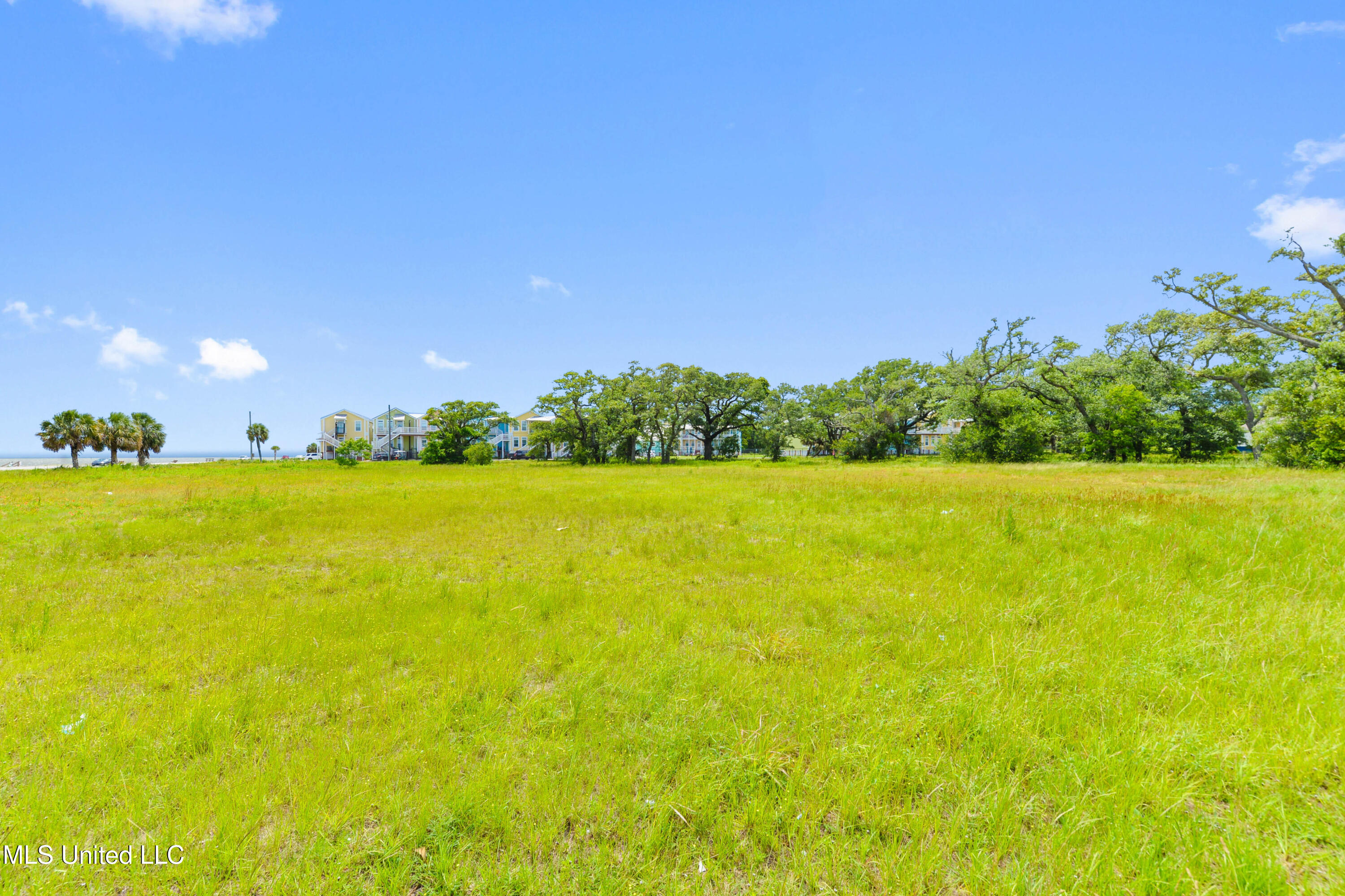 1525 E Beach Boulevard Property Photo 12