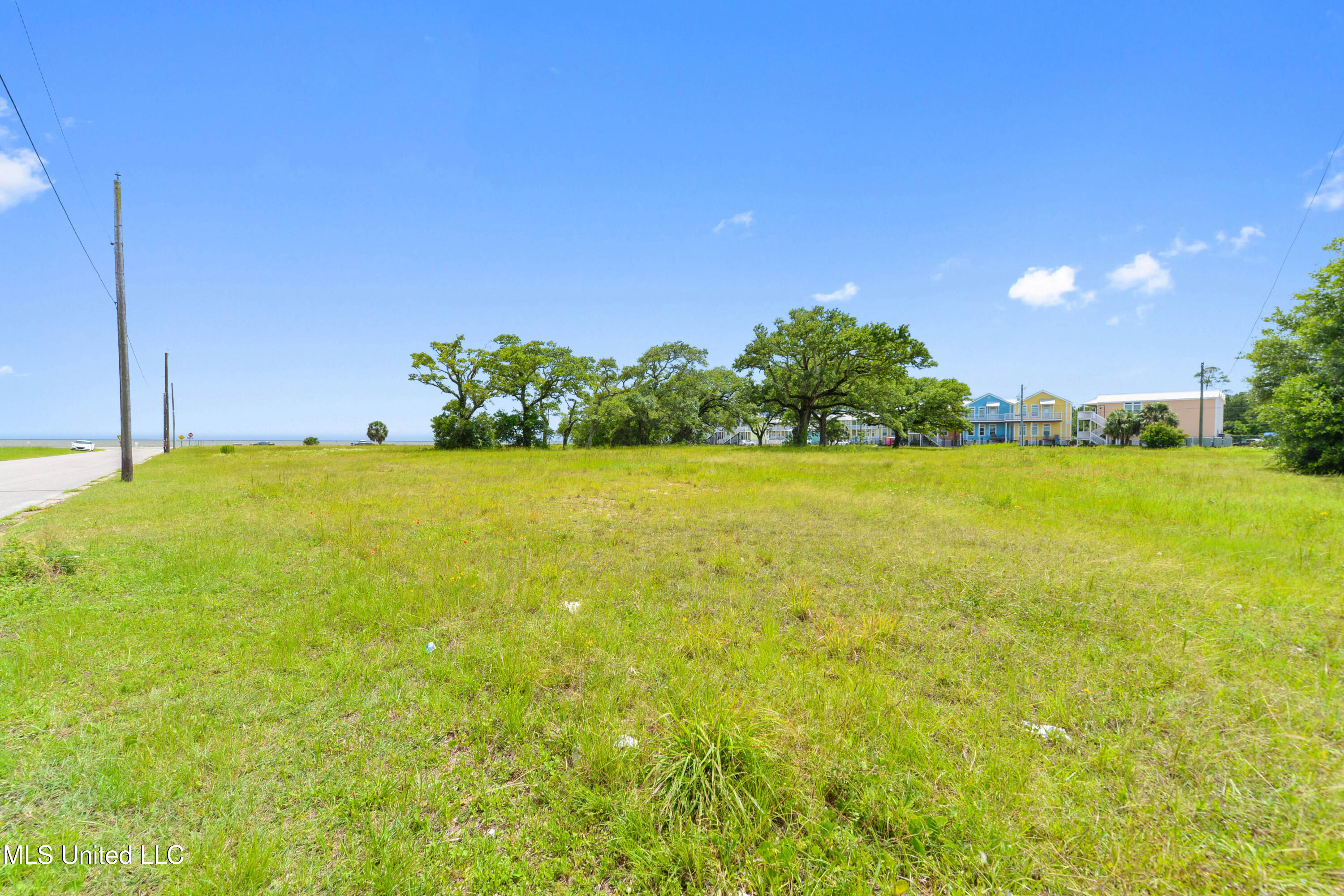 1525 E Beach Boulevard Property Photo 13