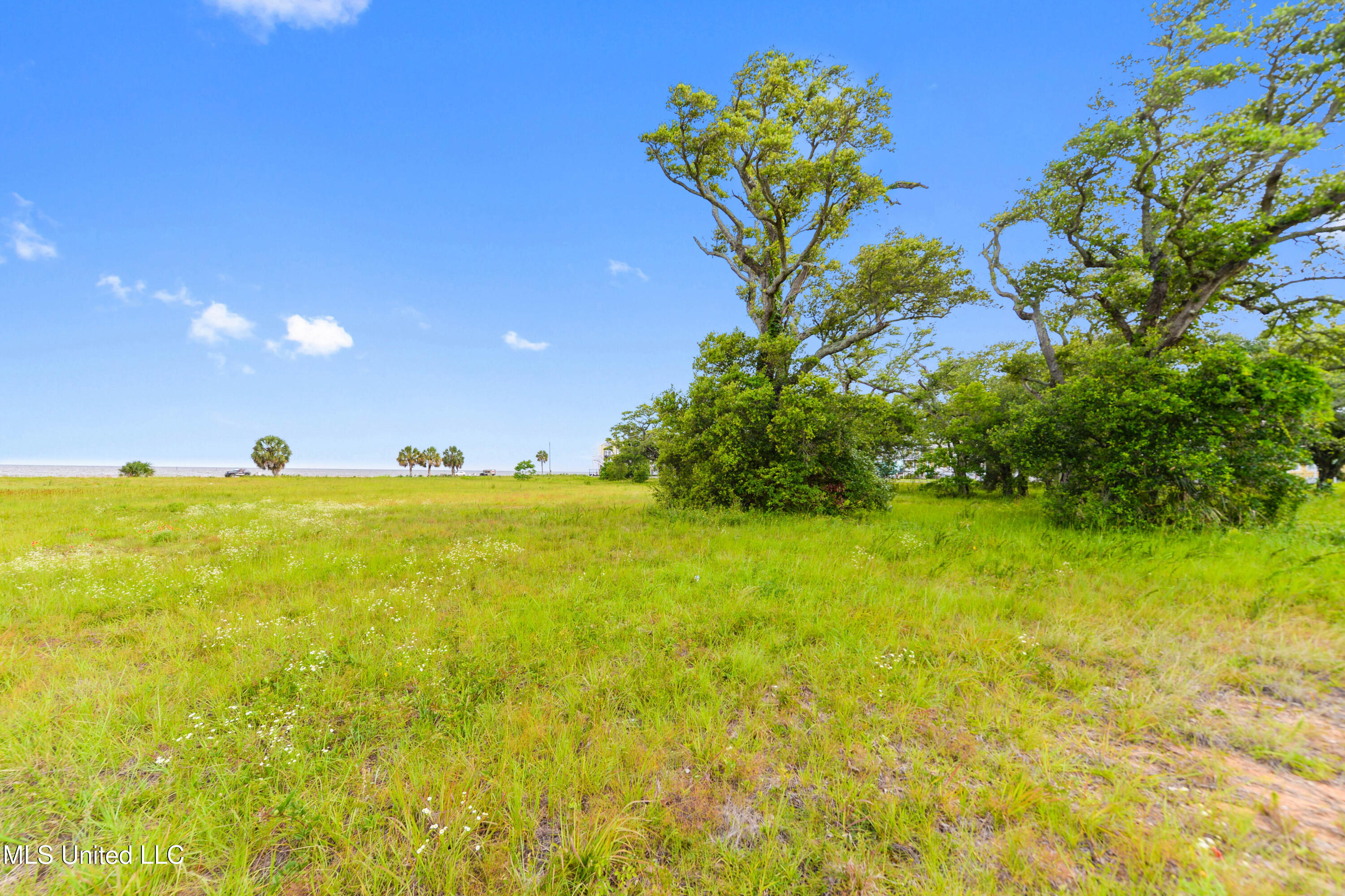 1525 E Beach Boulevard Property Photo 17