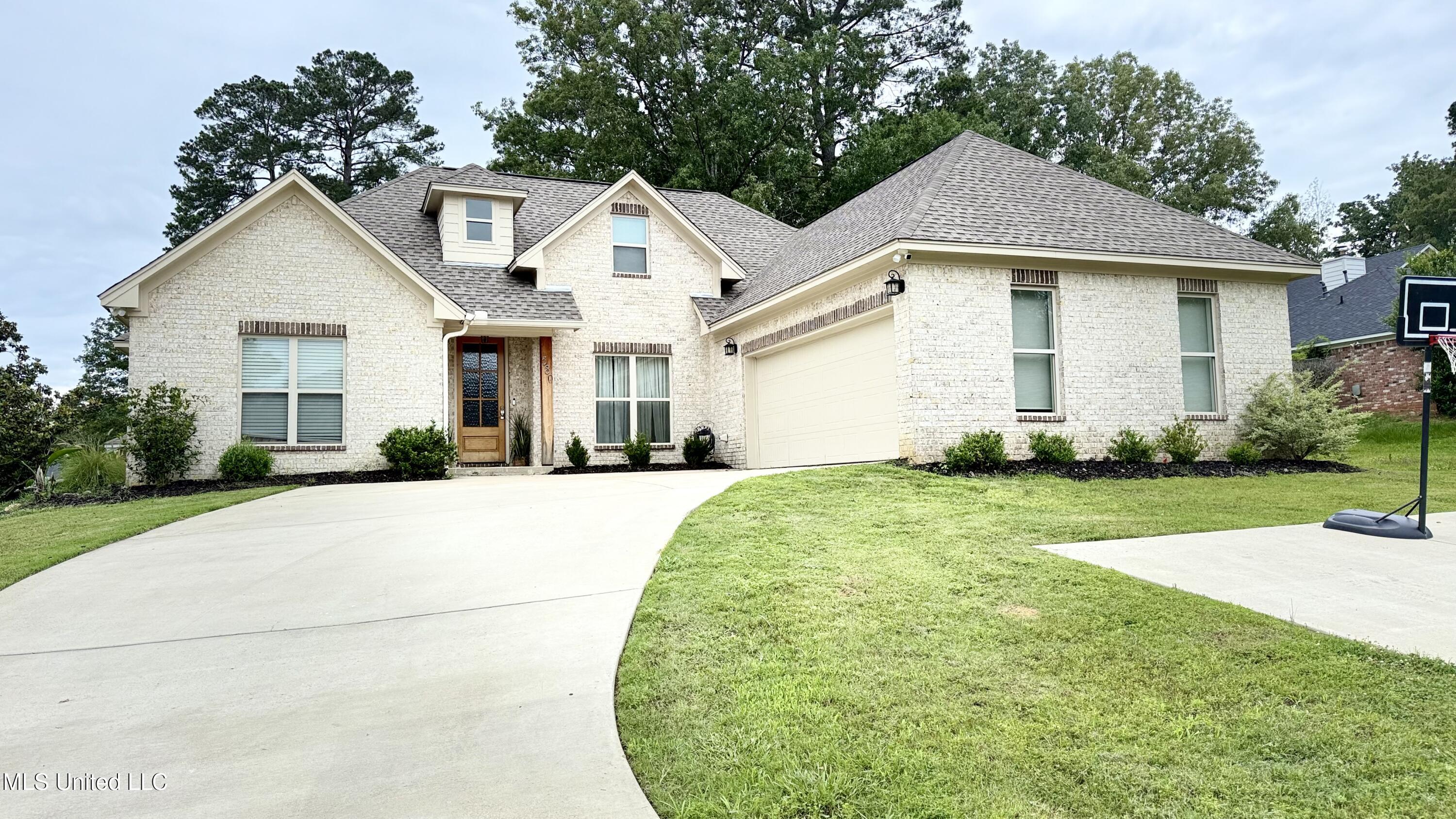 580 Hickory Place Property Photo 1