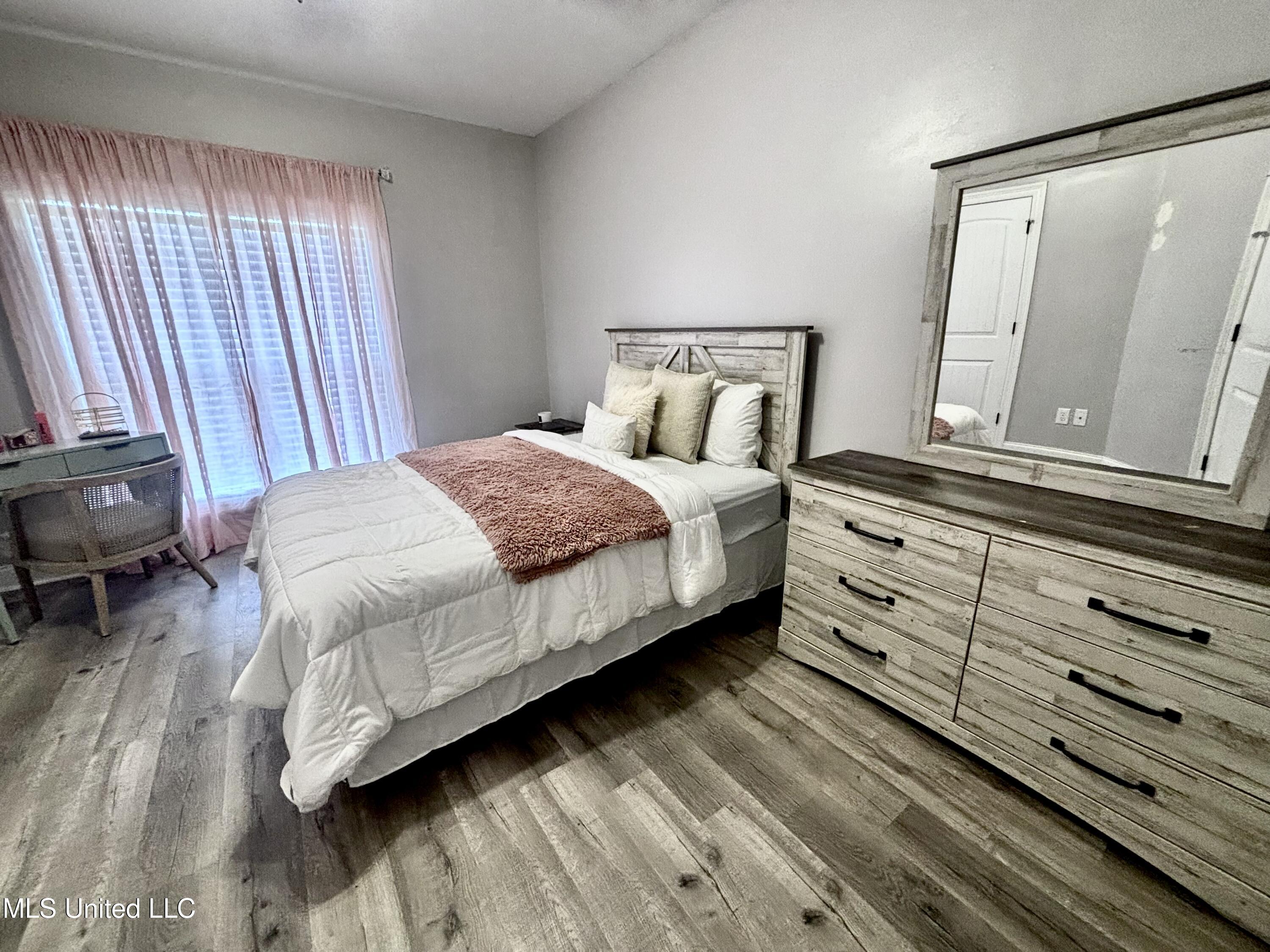 580 Hickory Place Property Photo 11