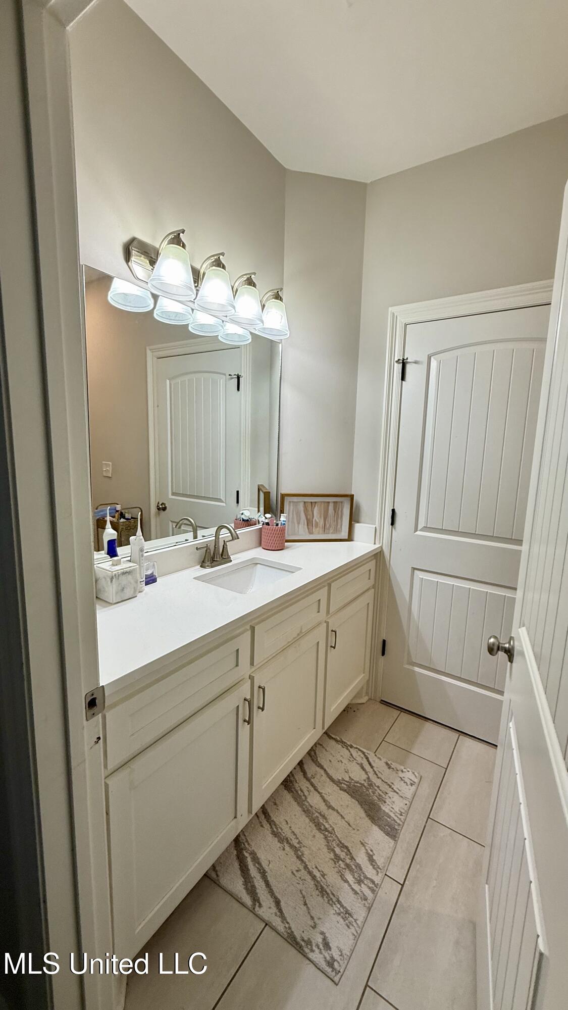 580 Hickory Place Property Photo 13