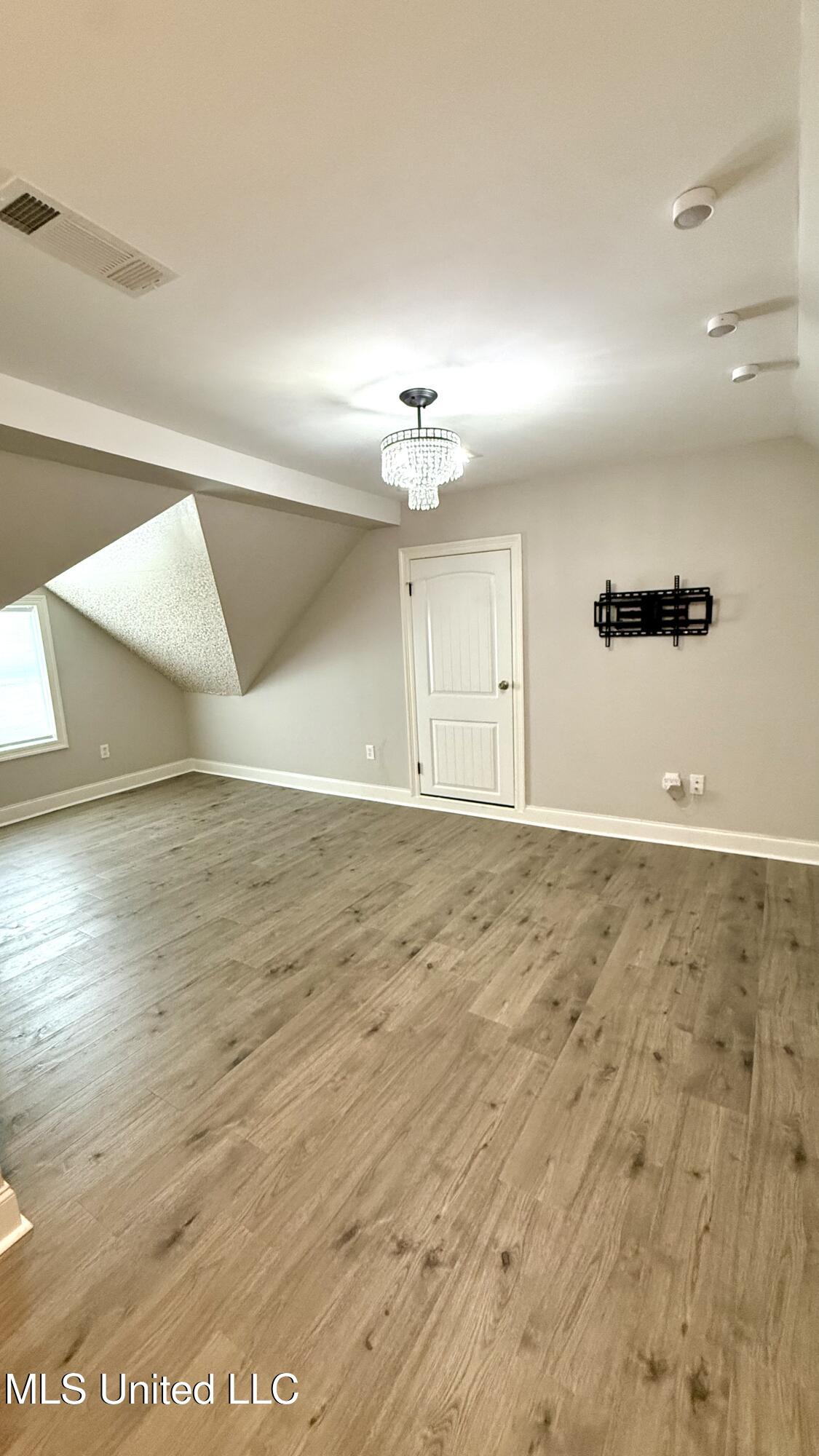 580 Hickory Place Property Photo 17