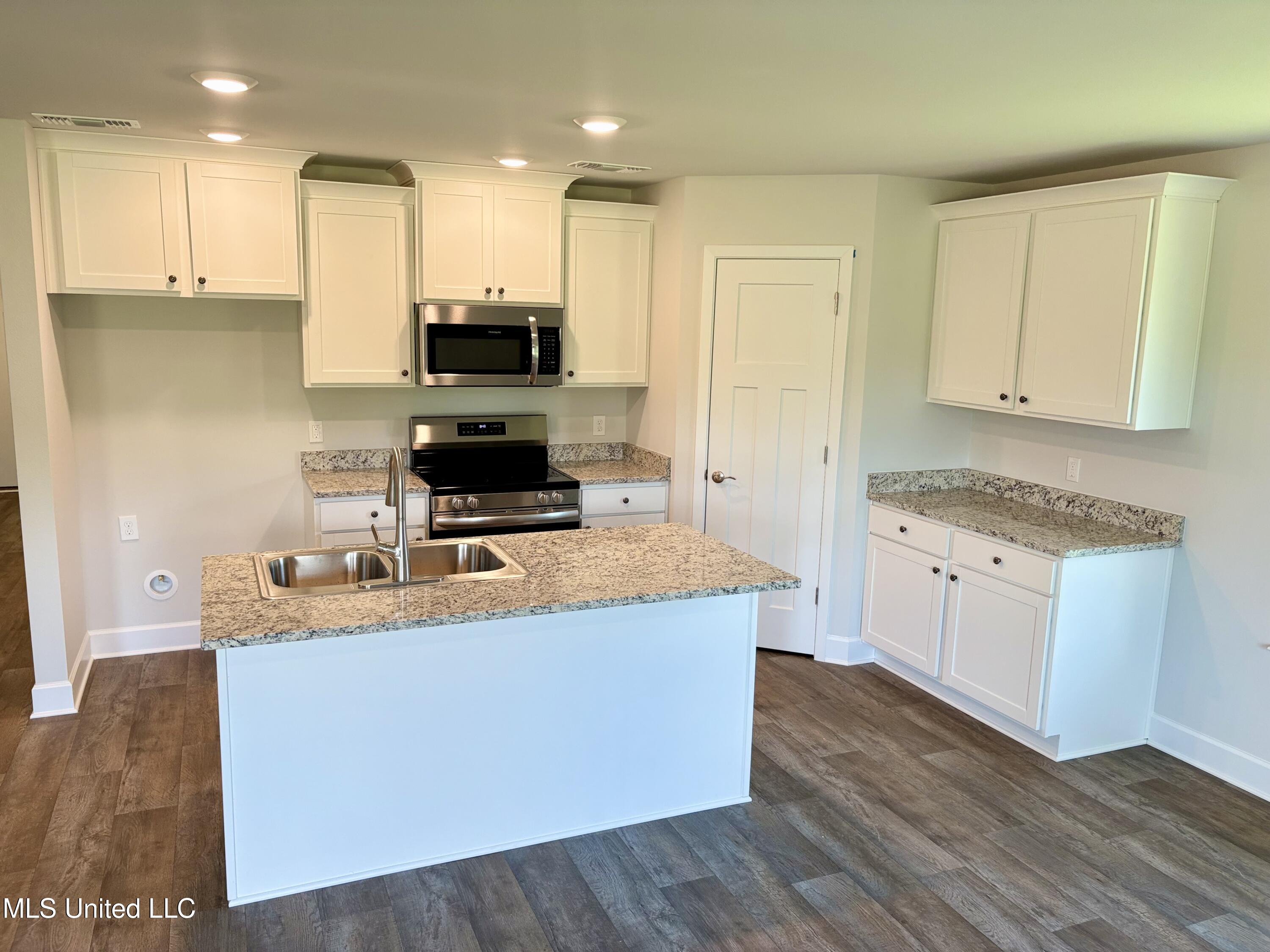 18060 Tiffany Renee Drive Property Photo 2