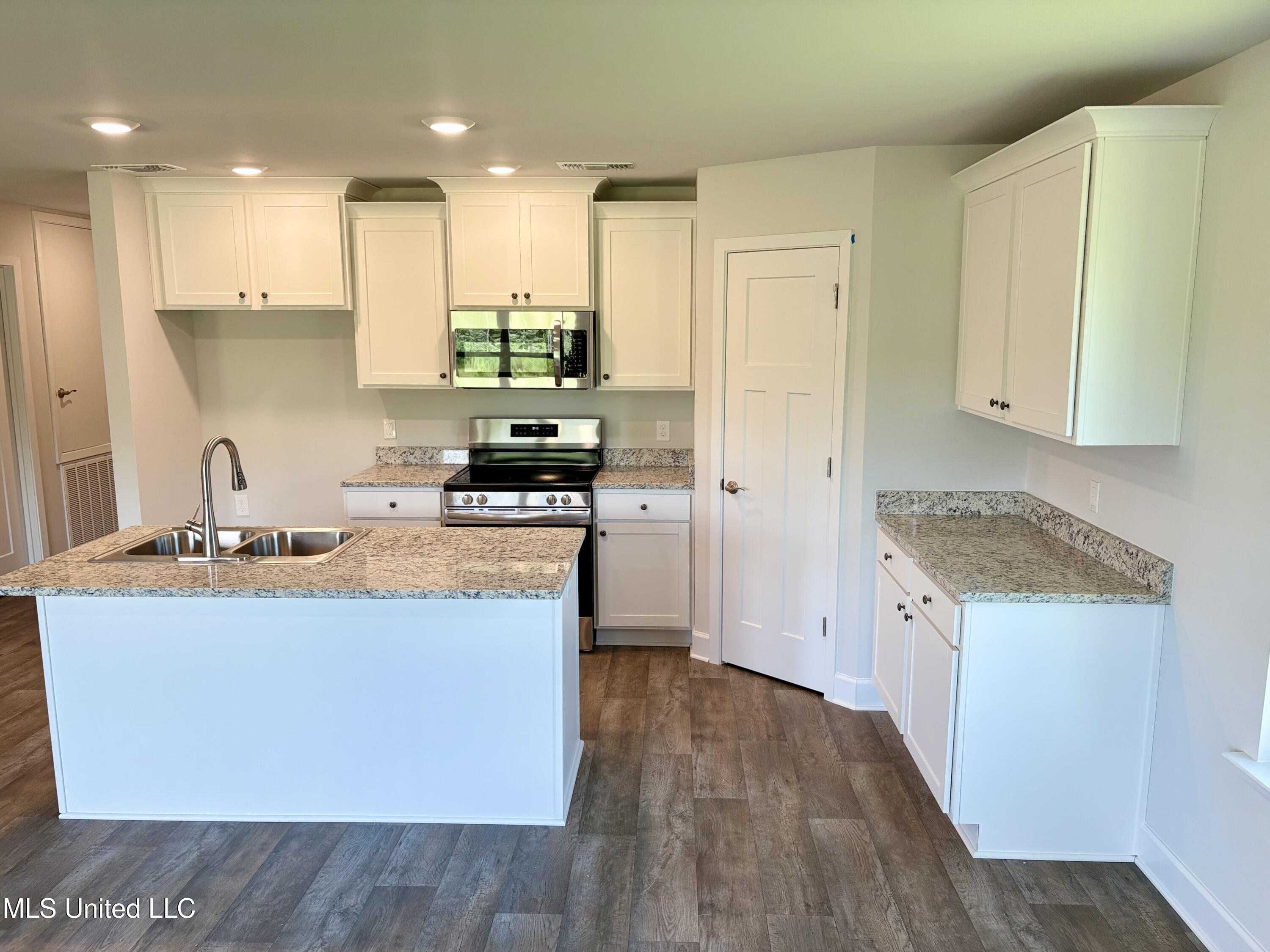 18060 Tiffany Renee Drive Property Photo 3
