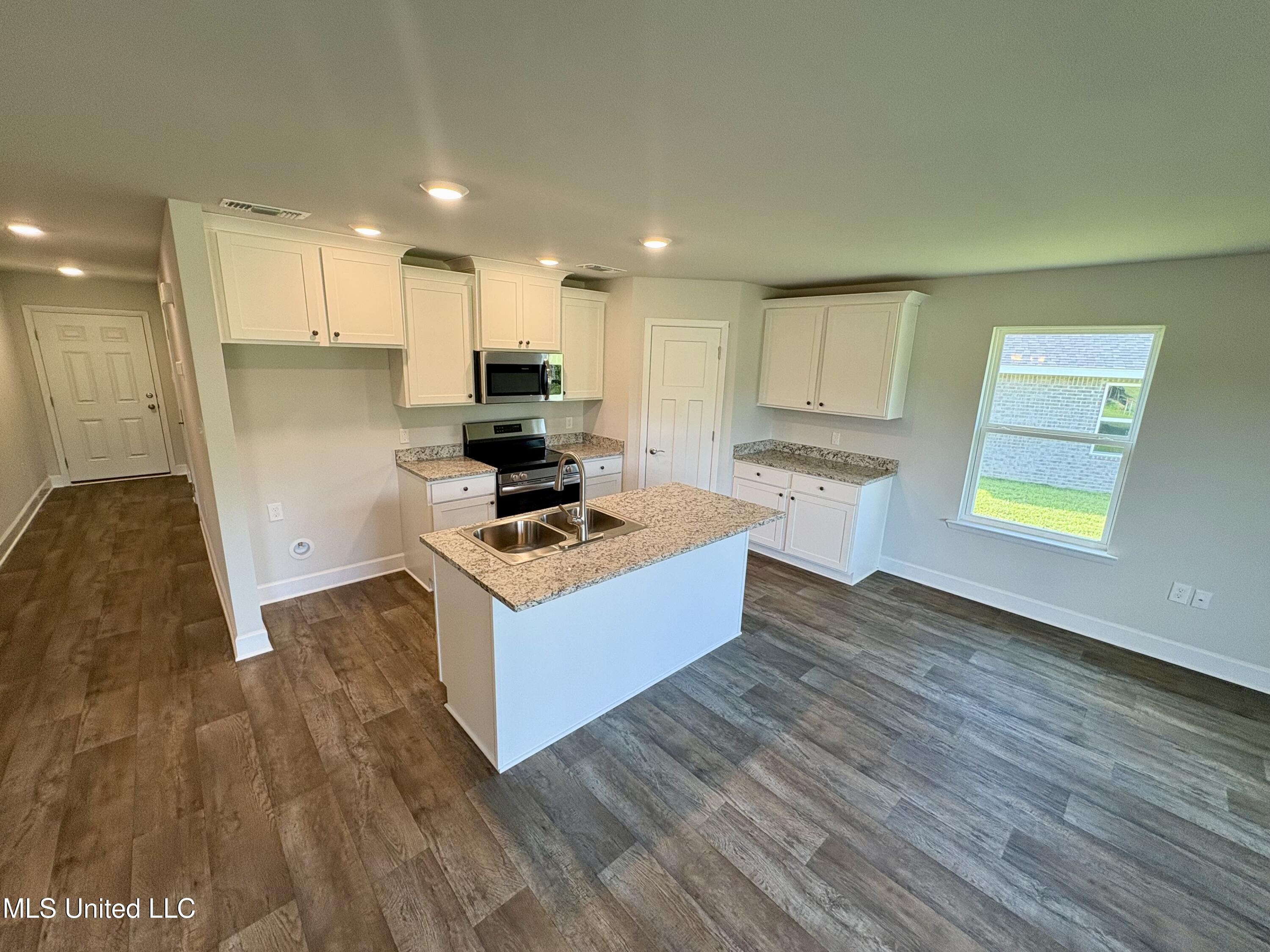 18060 Tiffany Renee Drive Property Photo 8