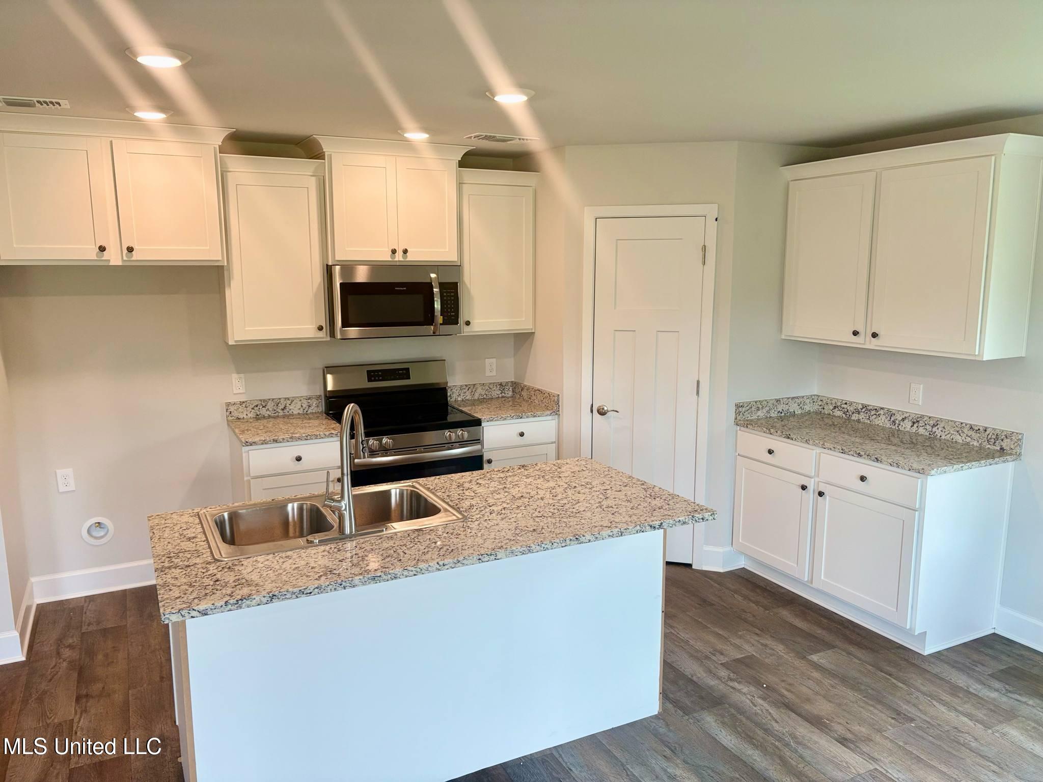 18060 Tiffany Renee Drive Property Photo 10