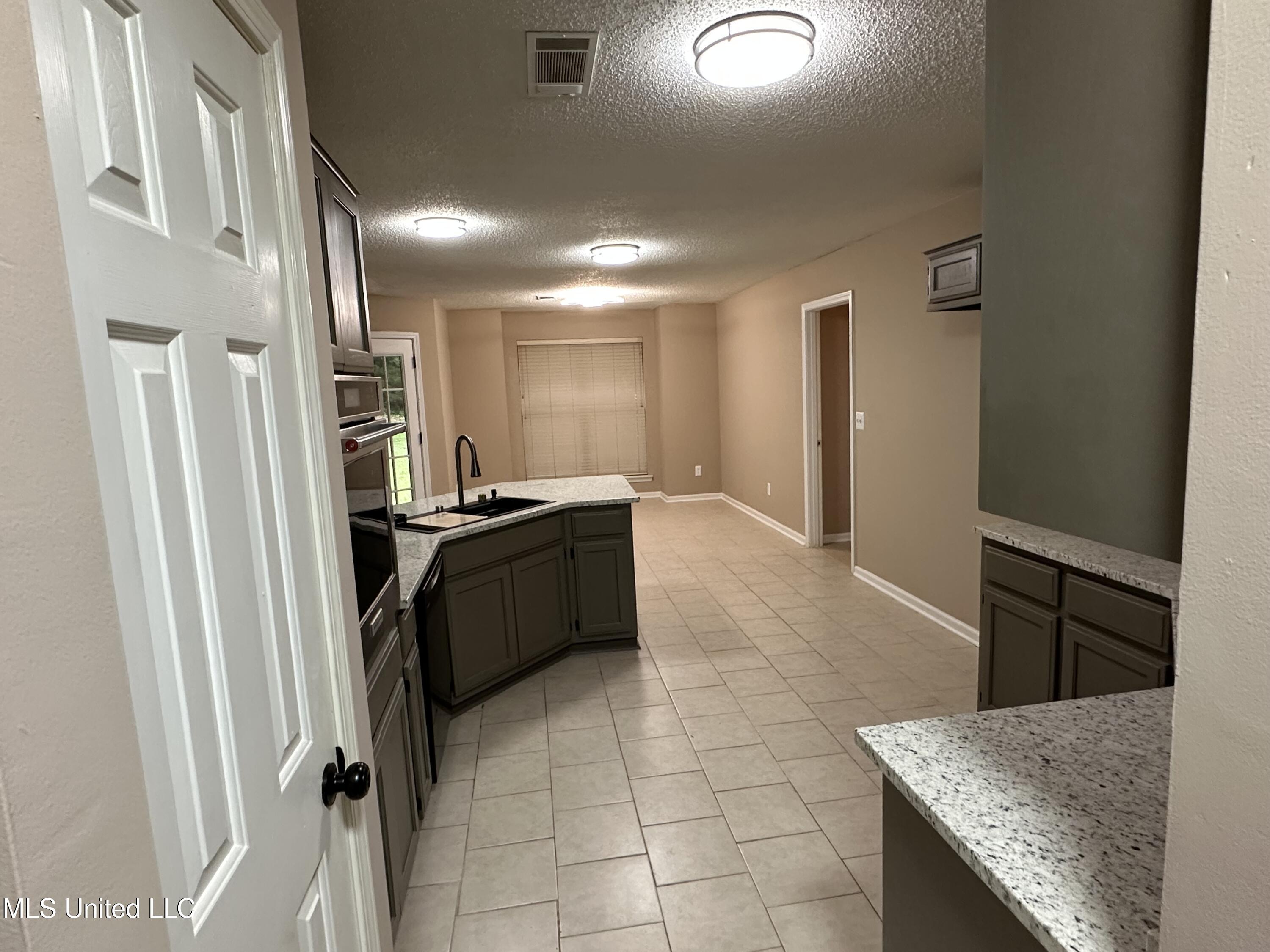 90 Vance Cove Property Photo 9