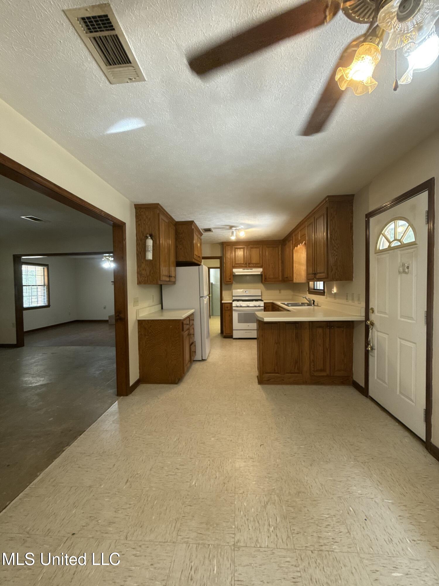 12 Minerva Road Property Photo 5