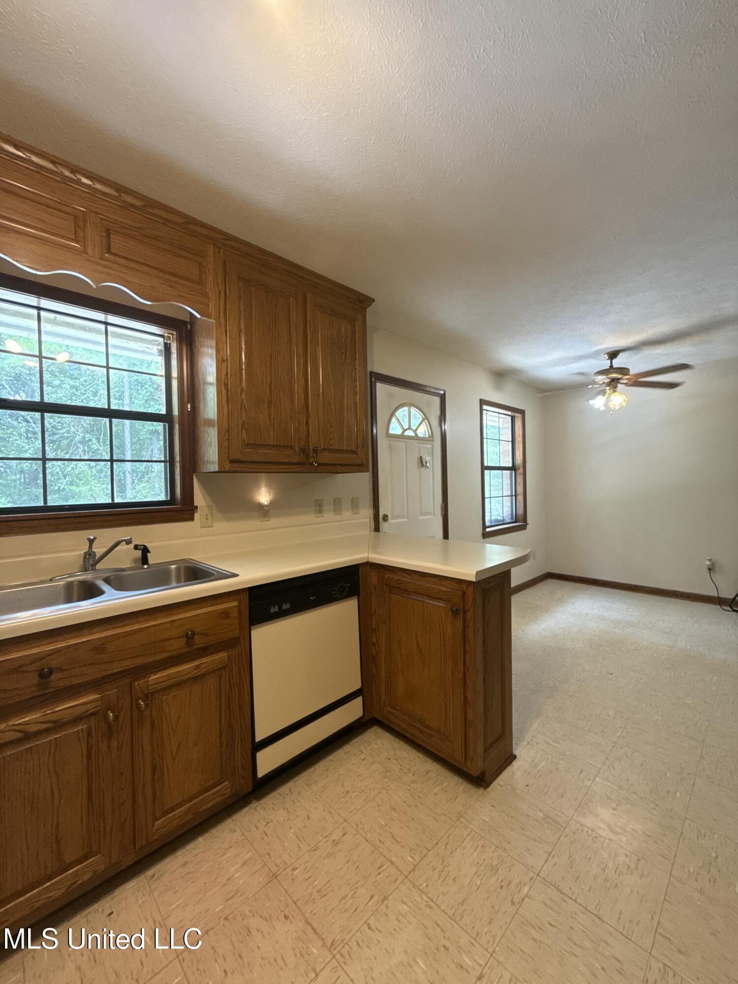 12 Minerva Road Property Photo 9