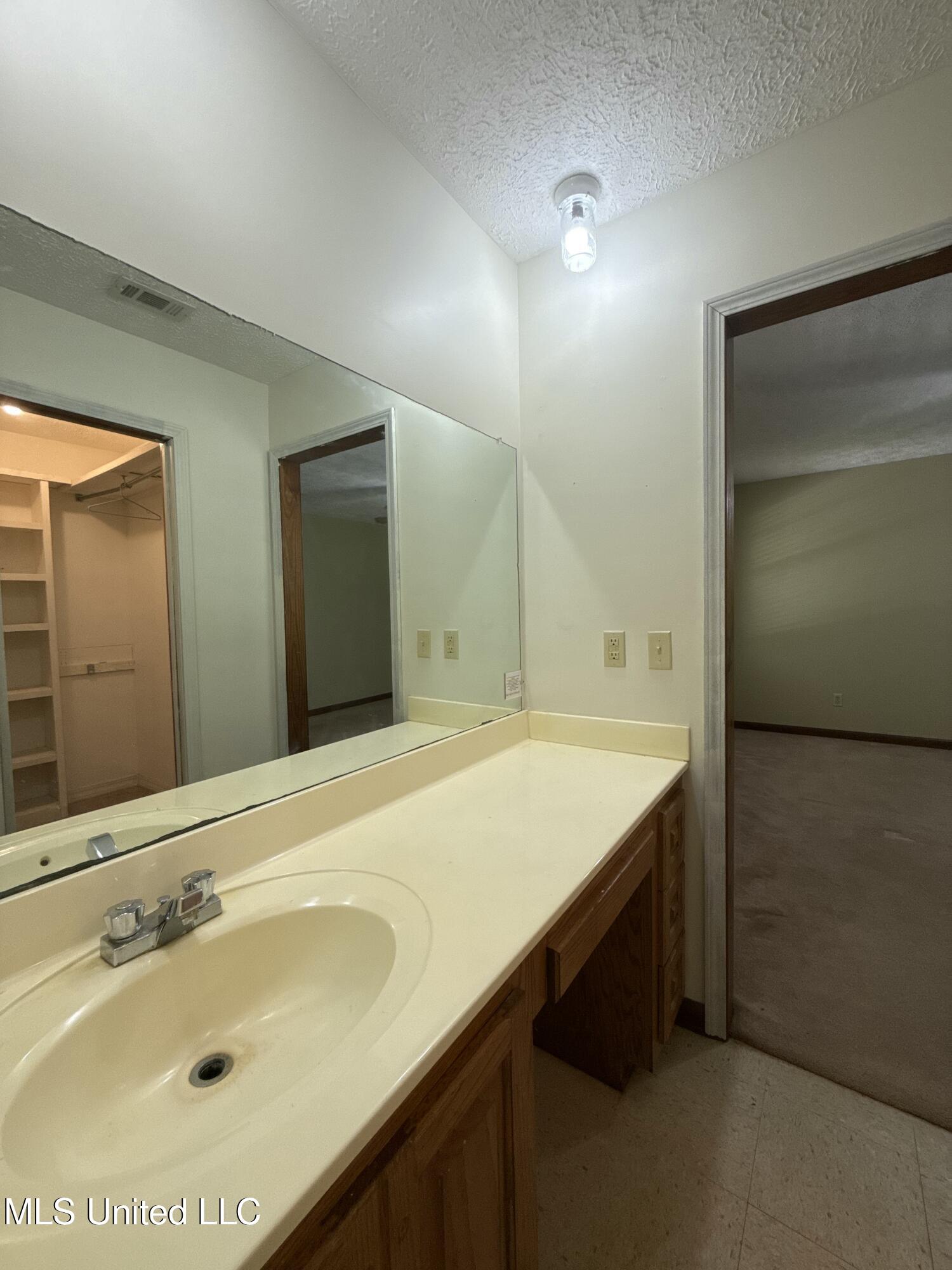 12 Minerva Road Property Photo 34