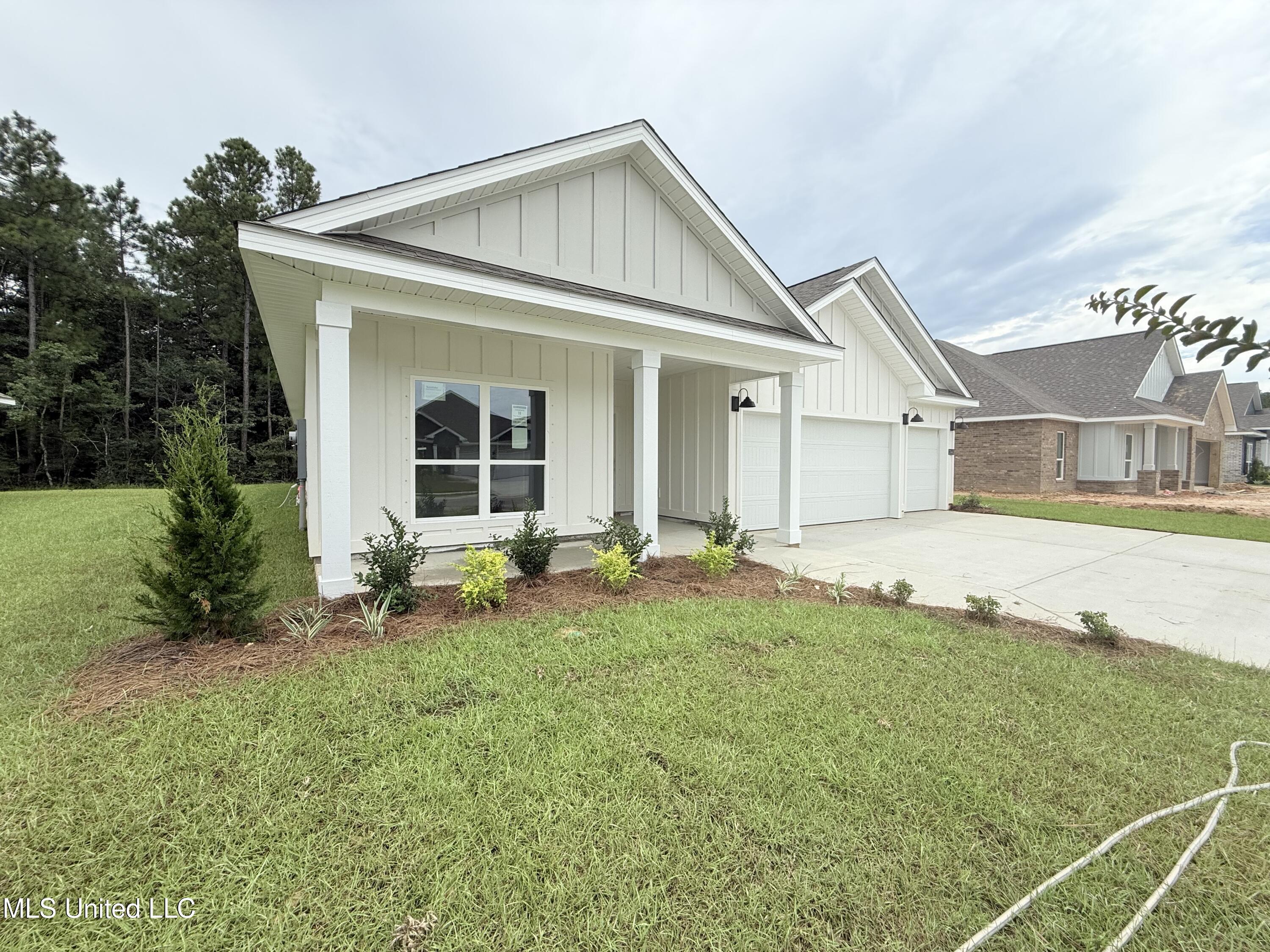 13441 Crane Drive Property Photo 1