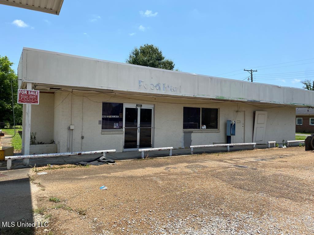1401 Ee Wallace Boulevard Property Photo 1
