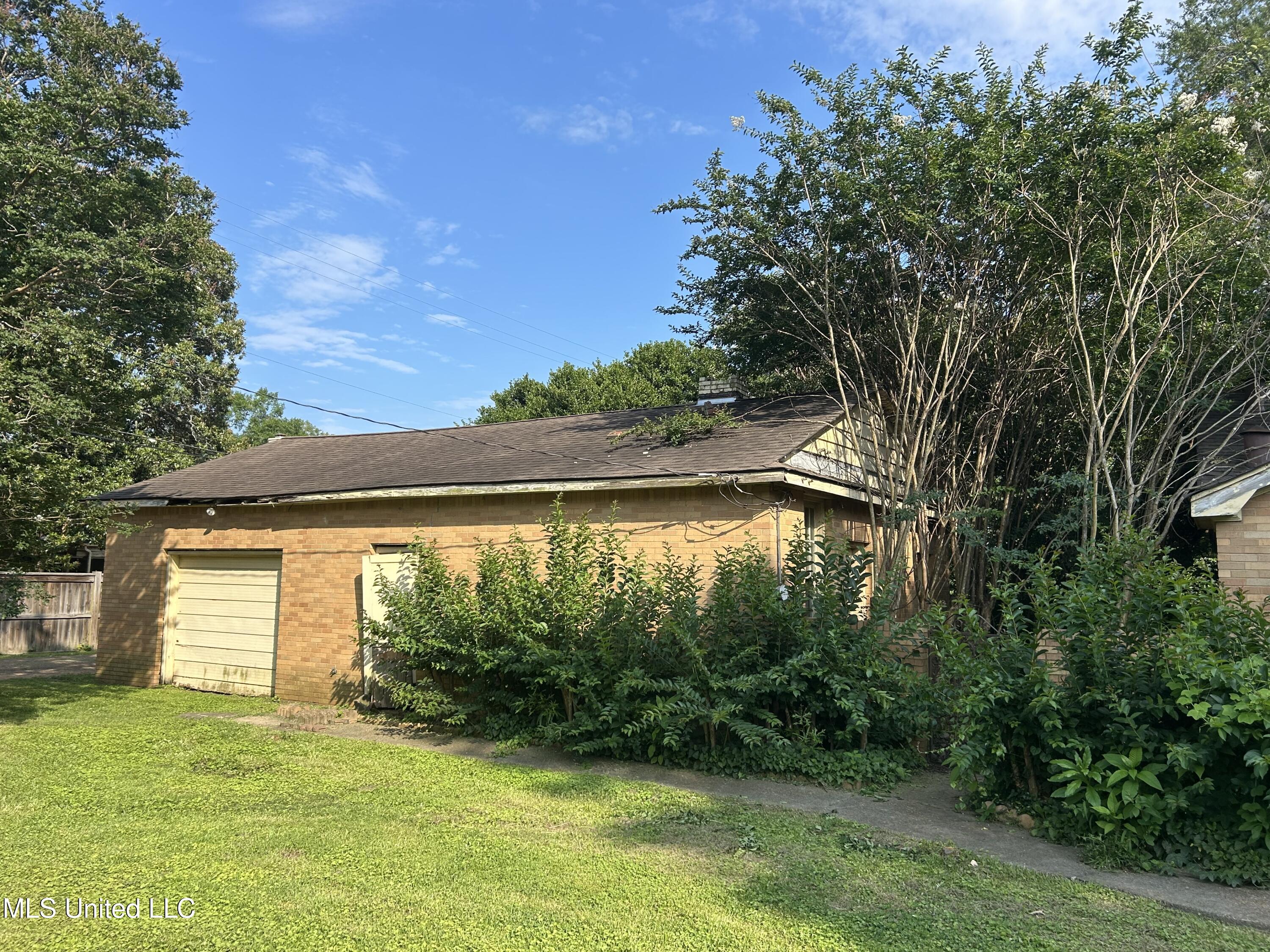 111 W Harding Avenue Property Photo 3