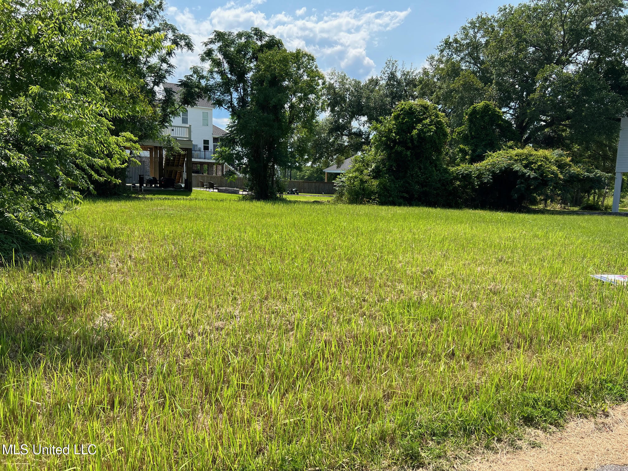 215 Magnolia Avenue Property Photo 1