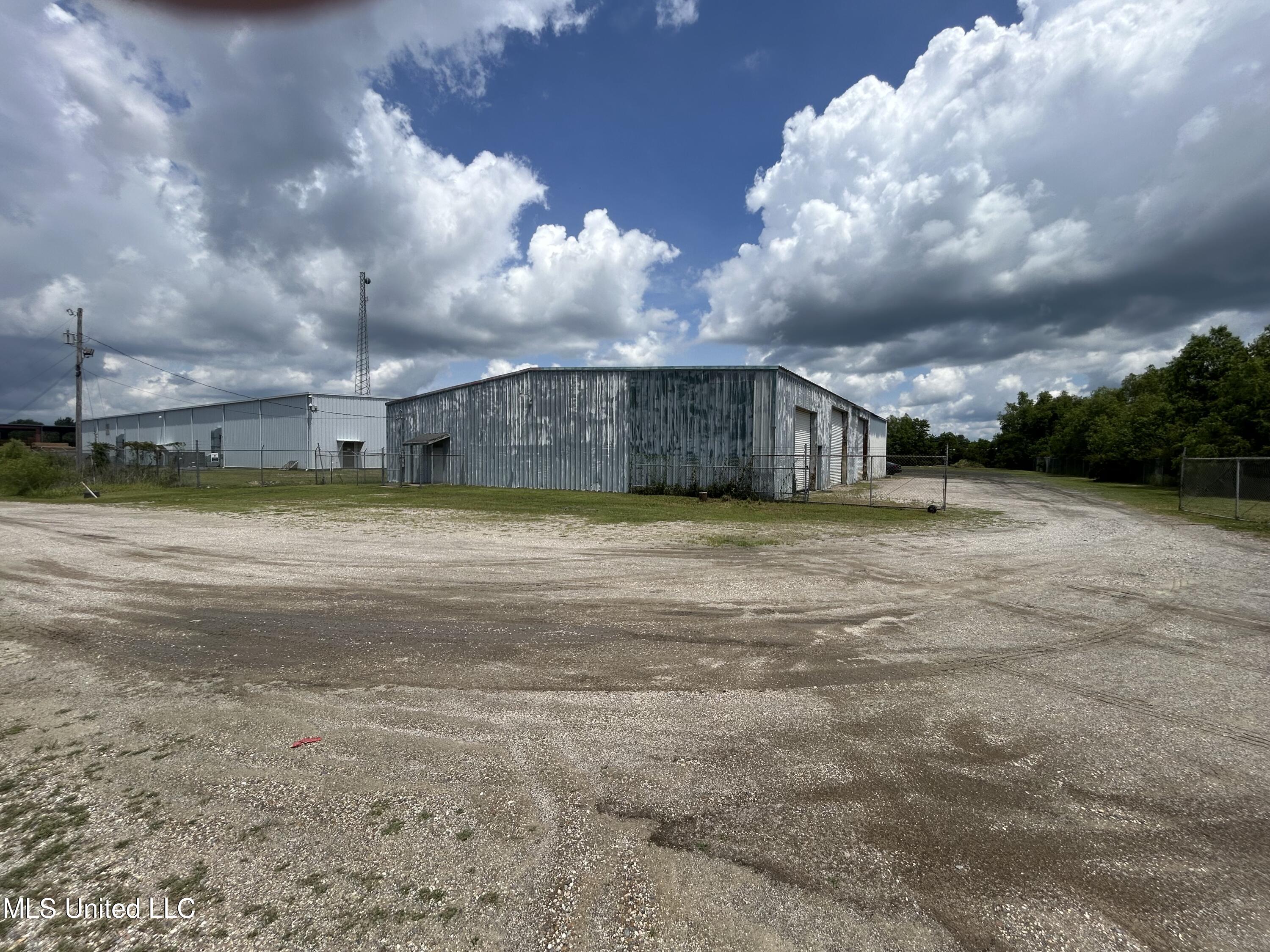 4423 Industrial Road Property Photo