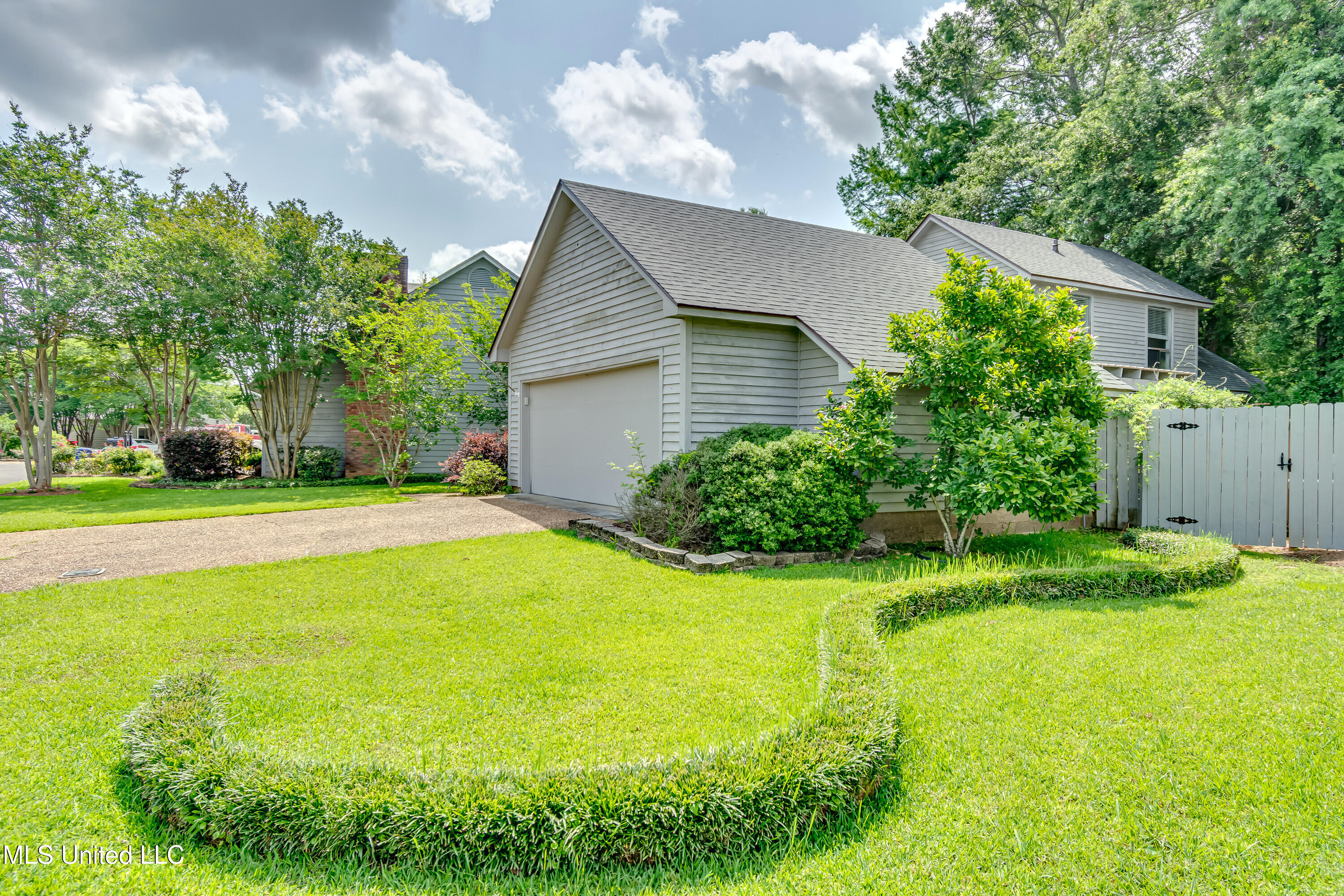 110 E Waterwood Drive Property Photo 1