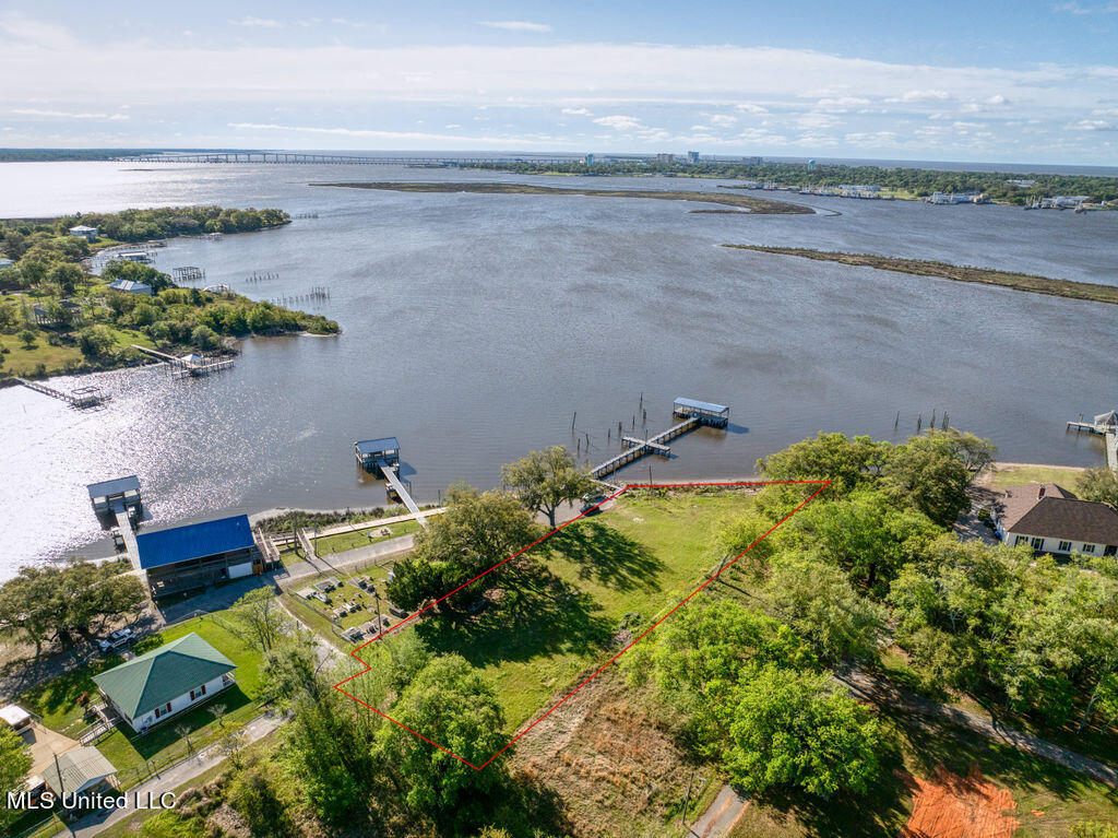 9469 Grady Lane Property Photo 3