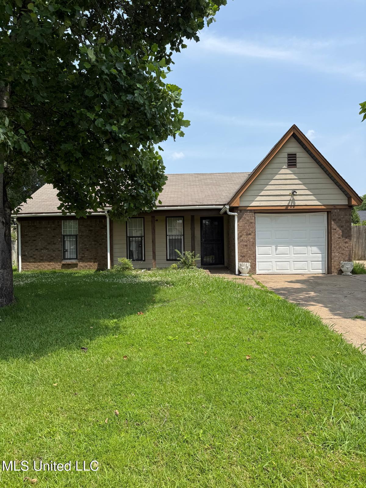 7162 Layne Drive Property Photo 1