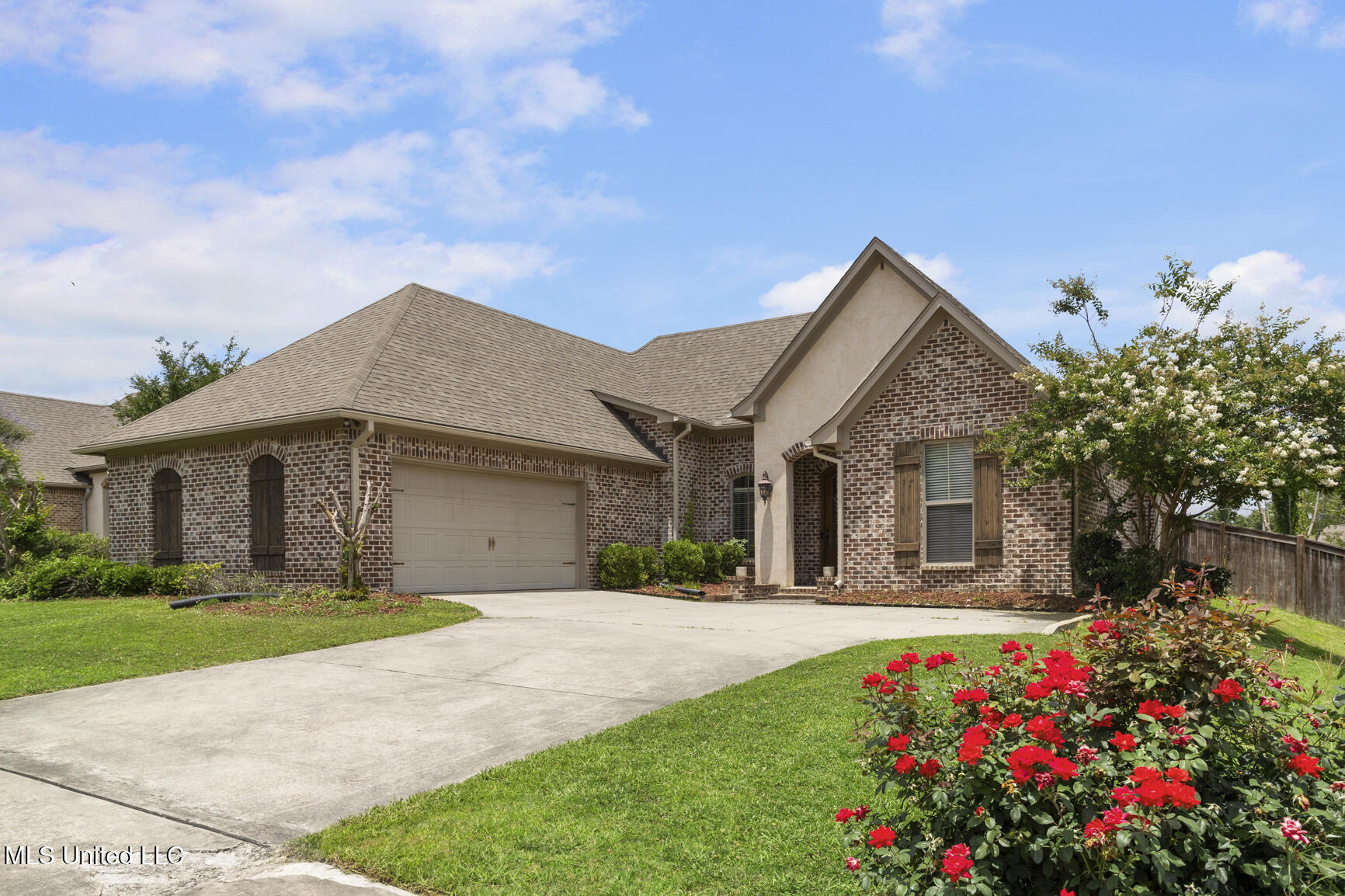 528 Willow Valley Circle Property Photo 1