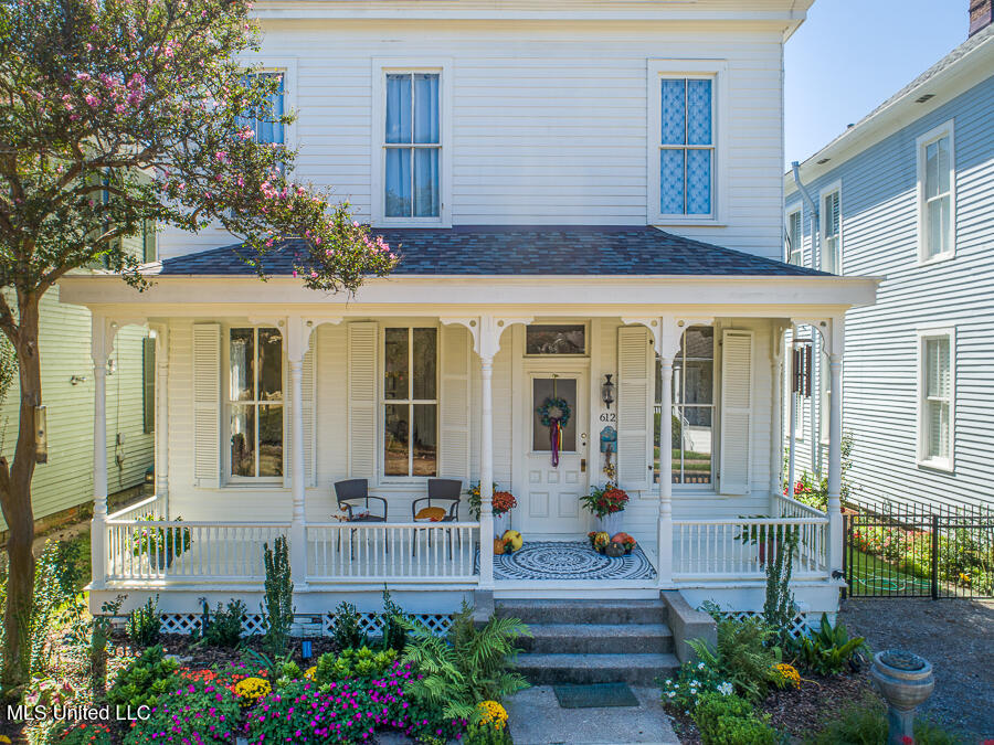 612 State Street Property Photo 2