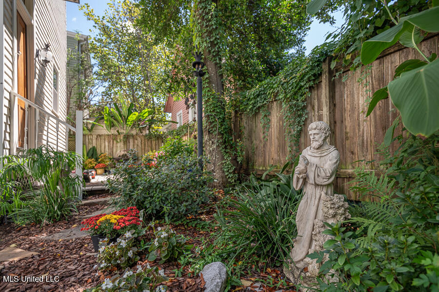 612 State Street Property Photo 5