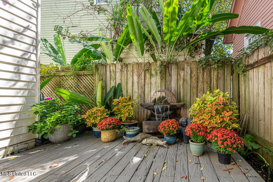 612 State Street Property Photo 8