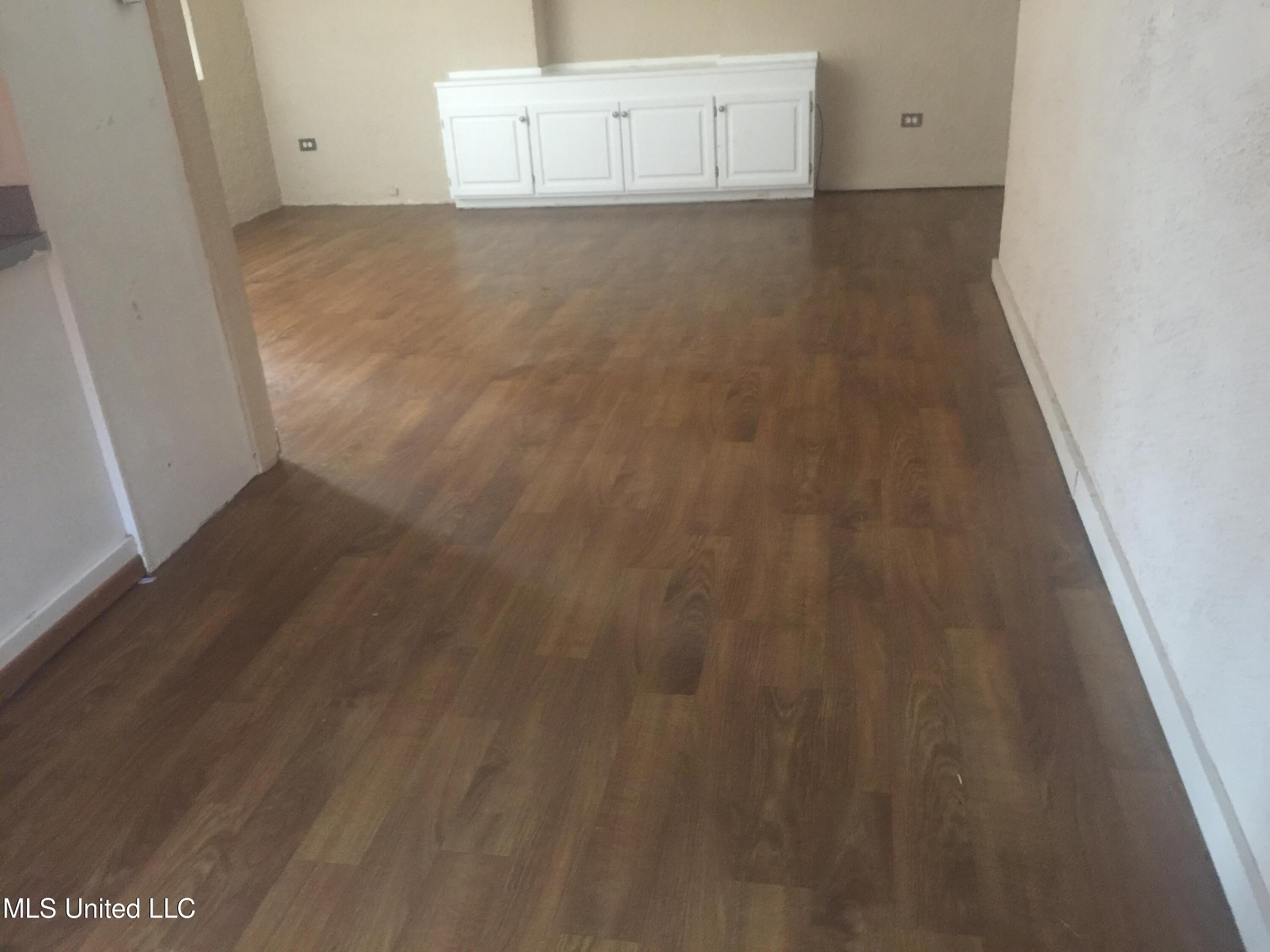 2758 E Benwood Drive Property Photo 2