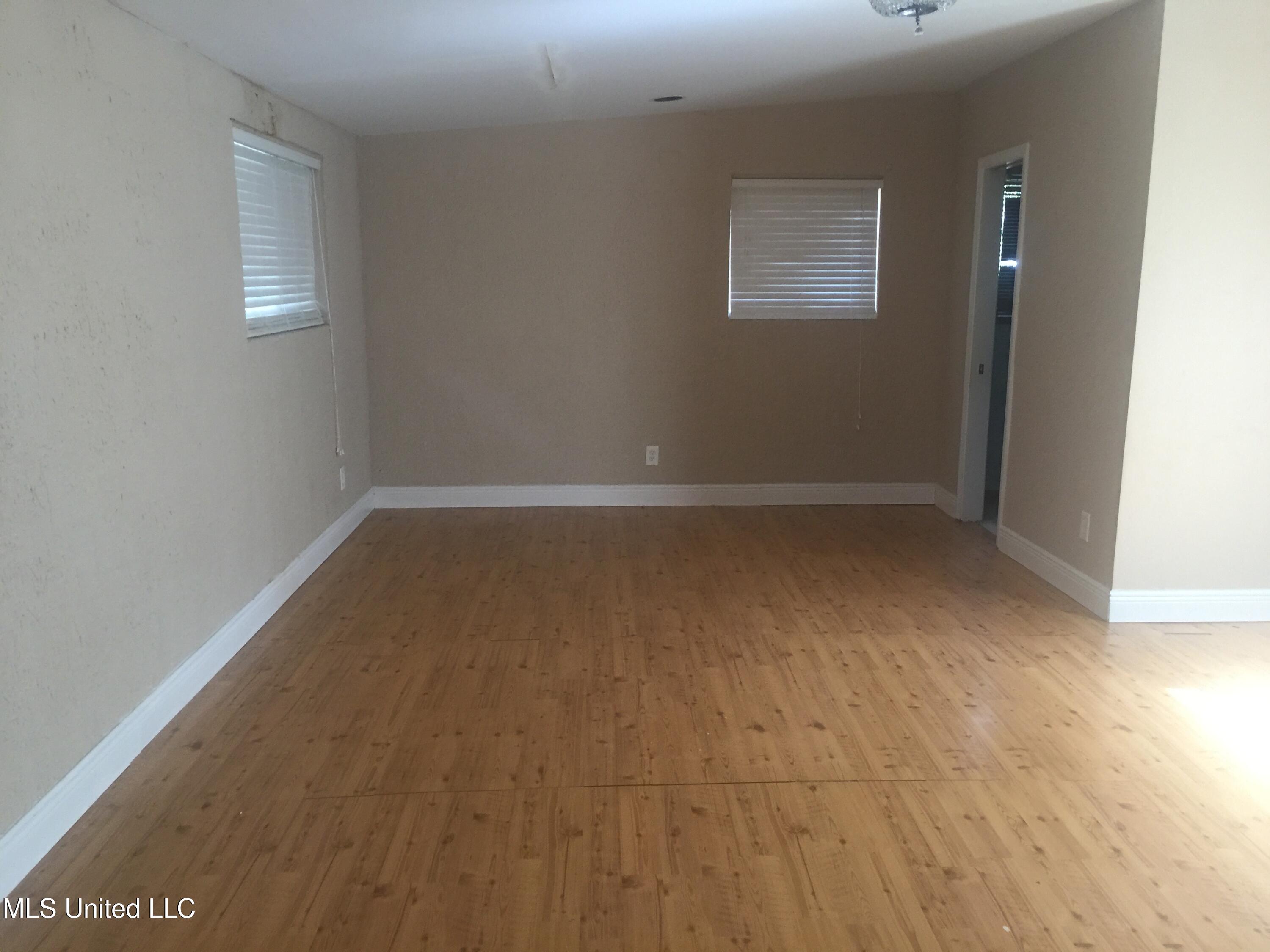 2758 E Benwood Drive Property Photo 4